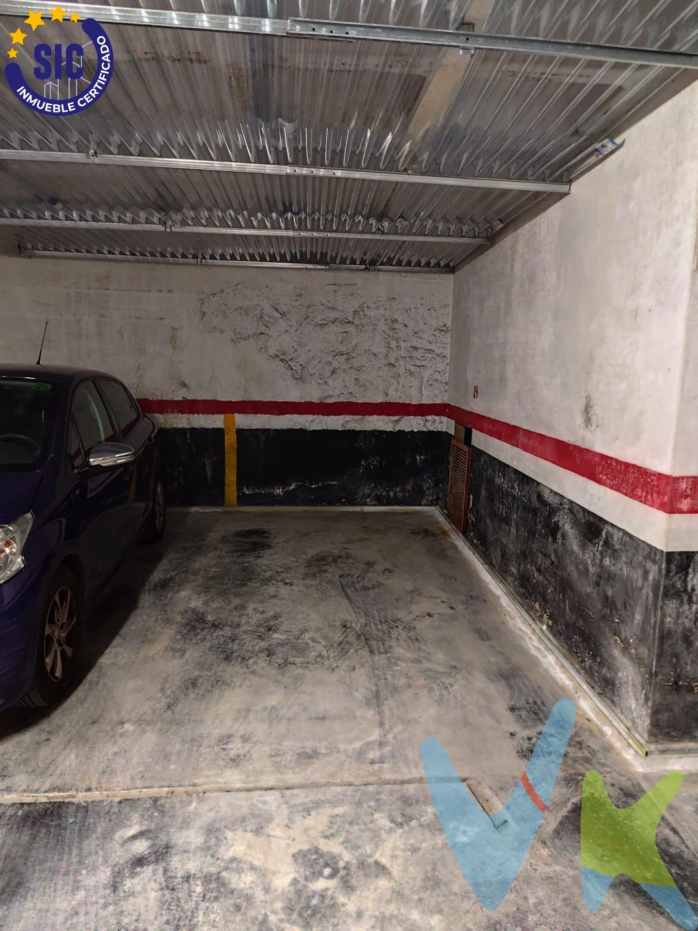 ¿Buscas la comodidad definitiva en el corazón de L'Eixample? Presentamos esta excelente plaza de aparcamiento situada en un edificio de categoría, con acceso inmejorable y ubicación estratégica entre la Gran Vía Marqués del Turia y la calle Conde Altea. Especificaciones Técnicas. La plaza está ubicada en la Planta -2, ofreciendo un entorno más privado y protegido:. Dimensiones: $4,30 \text{ m}$ de largo x $2,30 \text{ m}$ de ancho. Capacidad: Ideal para coche mediano (tipo compacto, SUV pequeño o berlina media). Maniobrabilidad: Acceso cómodo mediante rampas anchas y pasillos con buen radio de giro. Seguridad y Confort. Vigilancia: El parking dispone de personal de seguridad y cámaras de videovigilancia. Accesos: Doble entrada/salida peatonal y para vehículos por puntos clave del centro. Entorno: Instalaciones cuidadas, con iluminación LED y mantenimiento constante. Ubicación Imbatible. En una zona donde el aparcamiento es extremadamente escaso, esta plaza es la solución perfecta tanto para residentes que buscan proteger. su coche del sol y el vandalismo, como para profesionales que trabajan en la zona y quieren optimizar su tiempo cada mañana. Nota del experto: Las dimensiones de $2,30 \text{ m}$ de ancho son el estándar ideal para un coche mediano, permitiendo abrir las puertas con comodidad sin invadir el espacio del vecino. Inversión segura en una de las zonas con más solera de Valencia. Llama hoy mismo para concertar una visita. Posibilidad de probar la plaza con tu vehículo sin compromiso. VENTA:. PVP 42.000€. Gastos e impuestos no incluidos en el precio. La compra conlleva impuestos y gastos de formalización para el comprador. A título orientativo se informa que en segundas transmisiones el ITP con carácter general en Valencia es del 9%, pudiendo existir otros tipos impositivos atendiendo a las circunstancias personales del comprador u otras circunstancias previstas legalmente. Base imponible del impuesto el mayor valor entre el precio de compraventa, la tasación o el valor de referencia catastral. En cuanto a los gastos de notaría y registro, en su caso, suelen oscilar aprox. entre 1,5% y 2,5% (aranceles variables según precio, n.º de copias y complejidad). El comprador elige notario. Si el comprador precisase de hipoteca: tasación, condiciones y costes bancarios serán según entidad elegida por el comprador, así como los gastos de gestoría, y cualesquiera otros gastos inherentes a la formalización de la compraventa que legalmente correspondan a la parte compradora, salvo pacto expreso en contrario con el vendedor. El consumidor tiene, conforme a la normativa vigente, a su disposición información y documentación adicional relativa al inmueble y condiciones de la compraventa, que podrá ser consultada en C/Joaquín Costa 4, bajo 46005 Valencia o urbe2@remax.es. Honorarios de mediación inmobiliaria a cargo del COMPRADOR: (3.000€ del precio final de venta más IVA (21%), salvo otro pacto.); y de VENDEDOR (según acuerdo con el mismo). Se informa al consumidor que la agencia actúa como intermediaria inmobiliaria en la operación, estando cualquier eventual compraventa y sus condiciones sujeta a la aceptación expresa del propietario-vendedor y a la posterior formalización del correspondiente contrato.