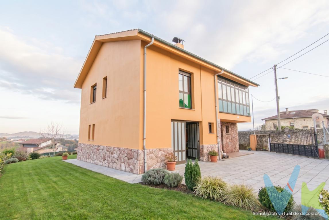 Imagina tu nuevo hogar en RocesVivienda independiente situada en una zona tranquila y bien comunicada de Roces, ideal para quienes buscan espacio, privacidad y la oportunidad de crear un hogar a su medida. La casa se distribuye en dos plantas de 90 m² cada una, con tres dormitorios, dos baños, cocina independiente y salón de paso.El tejado se encuentra en buen estado y la vivienda ofrece un gran potencial de actualización, permitiendo adaptarla a un estilo de vida moderno sin renunciar a una base sólida.Todo ello sobre una parcela llana de 1.100 m², perfecta para disfrutar del aire libre, crear un jardín, zona de ocio o simplemente vivir con calma y amplitud.Una oportunidad para dar forma al hogar que siempre has imaginado, en una de las zonas más demandadas de Roces. PRECIO DE VENTA SIN GASTOS NI IMPUESTOS INCLUIDOS: El precio de venta no incluye gastos de notaría, registro de la propiedad, gestoría, ni el Impuesto de Transmisiones Patrimoniales (ITP) o el IVA/AJD. HONORARIOS: El precio de venta no incluye los honorarios que se devengan a cargo del cliente comprador por la prestación de servicios de asesoramiento y gestión. El importe asciende al 2%, con un minimo de 2.000 EUR, del Precio de Venta (IVA no incluido). Dichos honorarios deberán ser abonados a la firma de la escritura pública.