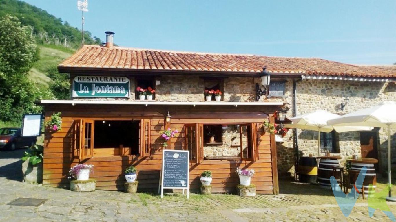 Oportunidad única en Bárcena Mayor!!!!Se vende acogedor restaurante en pleno corazón de Bárcena Mayor, uno de los pueblos más bonitos y visitados de Cantabria.El inmueble combina perfectamente negocio y hogar, ideal para quienes buscan emprender en un entorno rural con encanto, rodeado de naturaleza y turismo durante todo el año.El restaurante cuenta con salón comedor luminoso, barra equipada, cocina completamente acondicionada y zona de almacenamiento. Su estilo tradicional montañés, con piedra y madera, crea un ambiente cálido y atractivo para los clientes.La propiedad incluye además una vivienda en la planta superior, compuesta por dos habitaciones, cocina y baño, perfecta para uso propio o ampliación del negocio.Dispone de terraza exterior, ideal para la temporada de buen tiempo, y se encuentra en una zona de gran visibilidad y tránsito turístico.Una oportunidad excepcional para invertir en un proyecto con encanto, en un entorno natural privilegiado y con gran potencial.Solicita una visita para ver todo su potencial!!!!