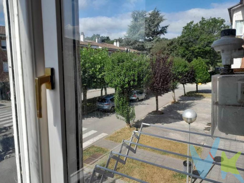 Se vende apartamento muy acogedor, con mucha luz y espacios amplios, en la zona de El Concejero, en Cabezón de la Sal.Dispone de una habitación, cocina abierta al salón y baño recién reformado.Estilo actual, y ubicación muy tranquila, con zonas verdes y a un paso de todos los servicios, como centro de salud, gimnasios, farmacia, supermercado, ocio, etc.¡Llama cuanto antes!!!