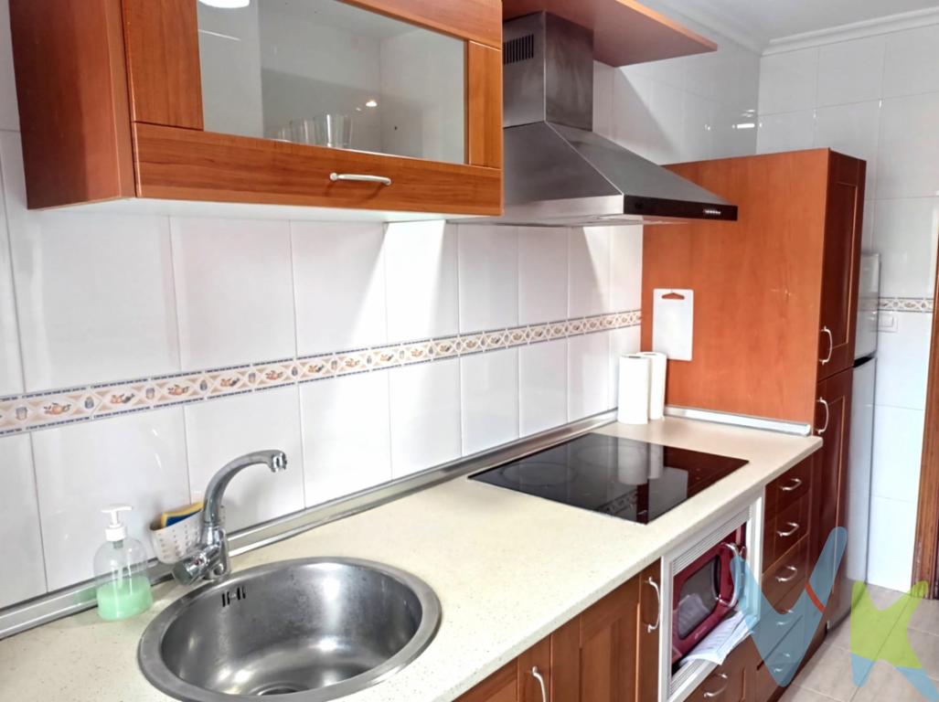 En Requejada, a un paso de Torrelavega, se vende este magnífico apartamento de 1 habitación, en buenas condiciones y listo para entrar a vivir.La vivienda destaca por su excelente orientación Oeste, lo que garantiza una luz natural excepcional y sol durante toda la tarde, reduciendo el gasto energético.El inmueble incluye en el precio una cómoda plaza de garaje y un práctico trastero.Esta propiedad está ubicada en una bonita zona residencial, dentro de una urbanización privada que cuenta con una estupenda piscina comunitaria rodeada de unas amplias zonas verdes. Está a menos de 5 minutos de del acceso de la autovía y es ideal tanto para primera vivienda como para invertir.Gastos e Impuestos no incluidos en el precio. Compra sujeta a ITP. El comprador se hará cargo de los costes de la escritura e inscripción en el Registro de la Propiedad. Más información en www.activanorte.comHonorarios al comprador: 1% del precio de venta + IVA por gestión de venta.