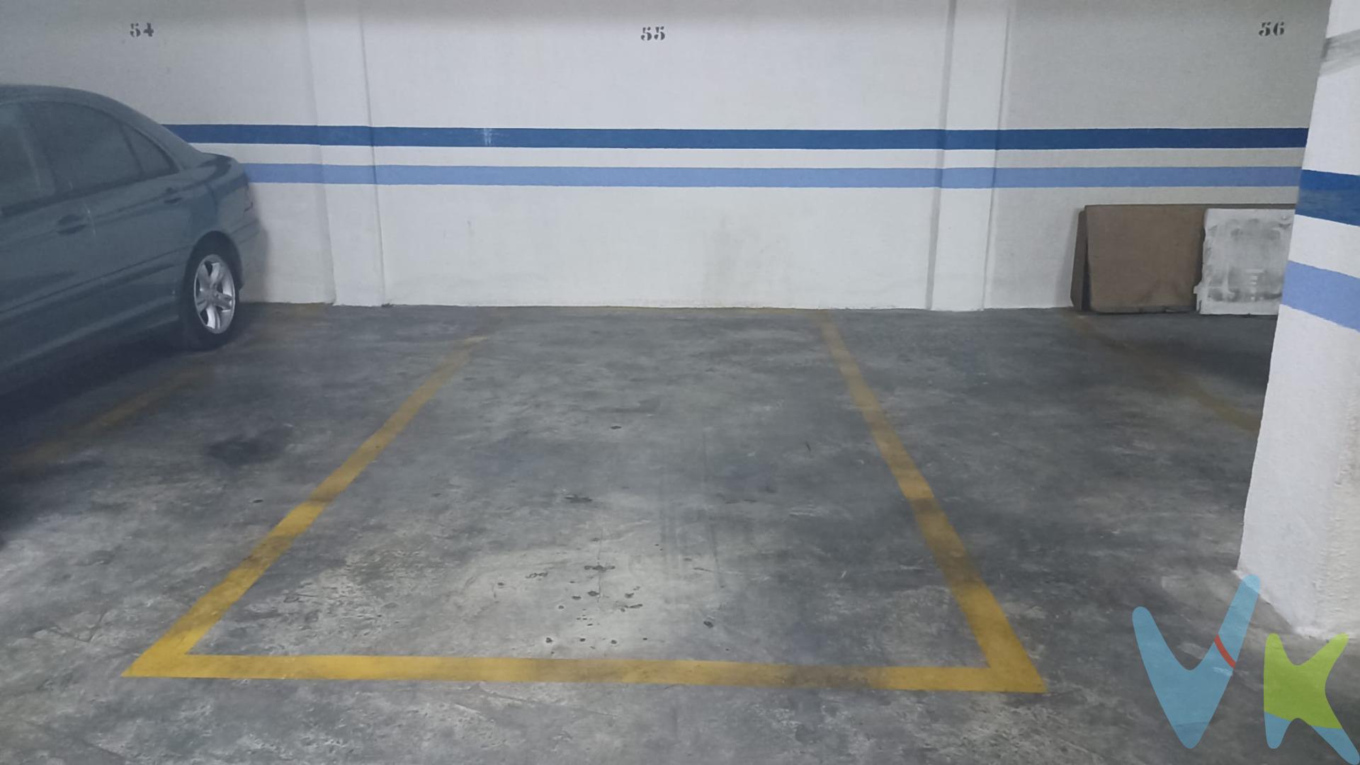 Garaje muy amplio, mejor verlo y probarlo. . Tiene la entrada por Pintor Racionero Castro. Cláusula de Transparencia y Desglose de Gastos (Ley 10/2025).  PRECIO DE VENTA + GASTOS.  En cumplimiento de las obligaciones de información previstas en la Ley 10/2025, de 28 de diciembre, de servicios de atención a la clientela y transparencia, así como en la normativa sectorial vigente, se hace constar que el precio indicado no incluye los gastos e impuestos inherentes a la adquisición, los cuales se desglosan a continuación:.  * Honorarios Agencia del comprador: 2,5 % del precio final de venta más el 21% de IVA (con un mínimo de 3.600 € más el 21% de IVA).  * Impuesto sobre Transmisiones Patrimoniales (ITP): Se aplicará el tipo impositivo vigente en la Comunidad Autónoma de Andalucía (generalmente el 7%, sin perjuicio de tipos reducidos del 3,5%, 1,2% o 1% aplicables según las circunstancias personales del comprador o las características del inmueble). El impuesto se devenga sobre el Valor de Referencia de Catastro o el precio de venta, aquel que resulte superior.  * Gastos de Notaría: Los honorarios notariales se calcularán conforme al arancel oficial regulado en el Anexo I, del Real Decreto 1426/1989, de 17 de noviembre, por el que se aprueba el arancel Notarial.  * Gastos de Registro: La inscripción en el Registro de la Propiedad se facturará según el arancel oficial establecido en el ANEXO I, del Real Decreto 1427/1989, de 17 de noviembre, por el que se aprueba el arancel Notarial.  * Gastos de Gestión (Gestoría): Los honorarios por la tramitación administrativa, liquidación de impuestos e inscripción registral ascienden a [600 aprox.] € (IVA incluido). * Para cumplir con la normativa vigente tenemos a disposición del cliente la Ficha de segundas y ulteriores transmisiones de inmuebles. El precio anunciado no tiene caducidad, pero puede sufrir alteraciones sin previo aviso.  Para una información exhaustiva sobre el funcionamiento, tipos impositivos y bonificaciones del ITP en Andalucía, puede visitar la página: https://www.juntadeandalucia.es/organismos/economiahaciendayfondoseuropeos/areas/tributos-juego/tributos/paginas/impuestos-cedidos-transmisiones.html. 