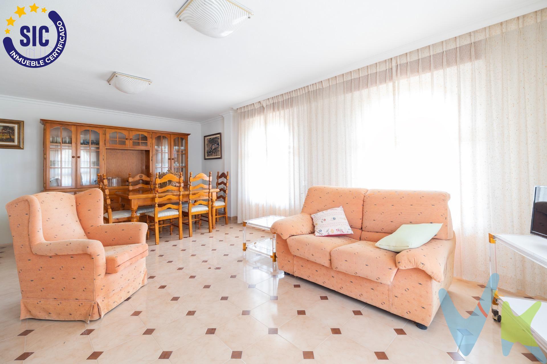 Chalet independiente con parcela y piscina climatizada en venta en Jijona (Alicante) – Zona Arrabal S.U. Ind S-IXA y Espart. Se vende espectacular chalet independiente de dos plantas en una amplia parcela rústica, ideal para quienes buscan privacidad, comodidad y naturaleza en un entorno tranquilo pero bien comunicado. Ubicado en la encantadora localidad de Jijona, famosa por su calidad de vida, su cercanía a la costa y su entorno natural privilegiado. Ubicación: Arrabal S.U. Ind S-IXA y Espart, Jijona (Alicante). ✅ Zona tranquila, rodeada de naturaleza. ✅ A solo 20-30 minutos de Alicante capital y las playas de la Costa Blanca. ✅ Pueblo con encanto, servicios básicos, gastronomía tradicional (famoso por su turrón), y buen acceso por carretera.  . CARACTERÍSTICAS PRINCIPALES DE LA VIVIENDA. •	Superficie construida: dos plantas. •	Parcela de aproximadamente 58.000 m² con olivares y árboles frutales. •	Piscina cubierta y climatizada (18 m x 8 m). •	Calefacción central por gasoil y radiadores de gas natural. •	Suelos de gres porcelánico, carpintería de madera maciza y techos de escayola. •	Acceso y vivienda adaptados para personas con movilidad reducida. •	Certificado energético en regla.  . Distribución:. Planta baja:. •	Gran salón con cocina integrada. •	2 baños completos. •	Despensa, bodega, cuarto de colada y baño adicional con ducha. •	Garaje cerrado y zona pavimentada para varios vehículos. •	Zona deportiva: pista de tenis, solárium y barbacoa independiente. Planta alta (con acceso también independiente):. •	Salón comedor con salida a amplia terraza con vistas a la montaña. •	Cocina comedor equipada. •	4 dormitorios con armarios empotrados. •	1 baño en suite con ducha de hidromasaje. •	Gran terraza con vistas despejadas.  . EXTERIORES Y EXTRAS. •	Jardines cuidados y zonas arboladas. •	Pozo de agua con aljibe propio y dos envases de riego. •	Depósito de gasoil. •	Trastero y plaza de garaje incluida en el precio. •	Vivienda de segunda mano en excelente estado, lista para entrar a vivir.  . VENTA:. PVP 625.000€.  Gastos e impuestos no incluidos en el precio. La compra conlleva impuestos y gastos de formalización para el comprador. A título orientativo se informa que en segundas transmisiones el  ITP  con carácter general en  Valencia es del 9%, pudiendo existir otros tipos impositivos atendiendo a  las circunstancias  personales del comprador u otras circunstancias previstas legalmente. Base imponible del impuesto el mayor valor entre el precio de compraventa, la tasación o el valor de referencia catastral. En cuanto a los gastos de  notaría y registro, en su caso,  suelen oscilar aprox; entre 1,5% y 2,5% (aranceles variables según precio, n.º de copias y complejidad). El comprador elige notario. Si el comprador precisase de  hipoteca: tasación, condiciones y costes bancarios serán según entidad elegida por el comprador, así como los gastos de gestoría, y cualesquiera otros gastos inherentes a la formalización de la compraventa que legalmente correspondan a la parte compradora, salvo pacto expreso en contrario con el vendedor. El consumidor tiene,  conforme a la normativa vigente, a su disposición información y documentación adicional relativa al inmueble y condiciones de la compraventa, que podrá ser consultada en C/Joaquín Costa 4, bajo 46005 Valencia o urbe2@remax.es. Honorarios de mediación inmobiliaria a cargo del  COMPRADOR: (3% del precio final de venta más IVA (21%), salvo otro pacto.); y  de VENDEDOR (según acuerdo con el mismo). Se informa al consumidor que la agencia actúa como intermediaria inmobiliaria en la operación, estando cualquier eventual compraventa y sus condiciones sujeta a la aceptación expresa del propietario-vendedor y a la posterior formalización del correspondiente contrato.