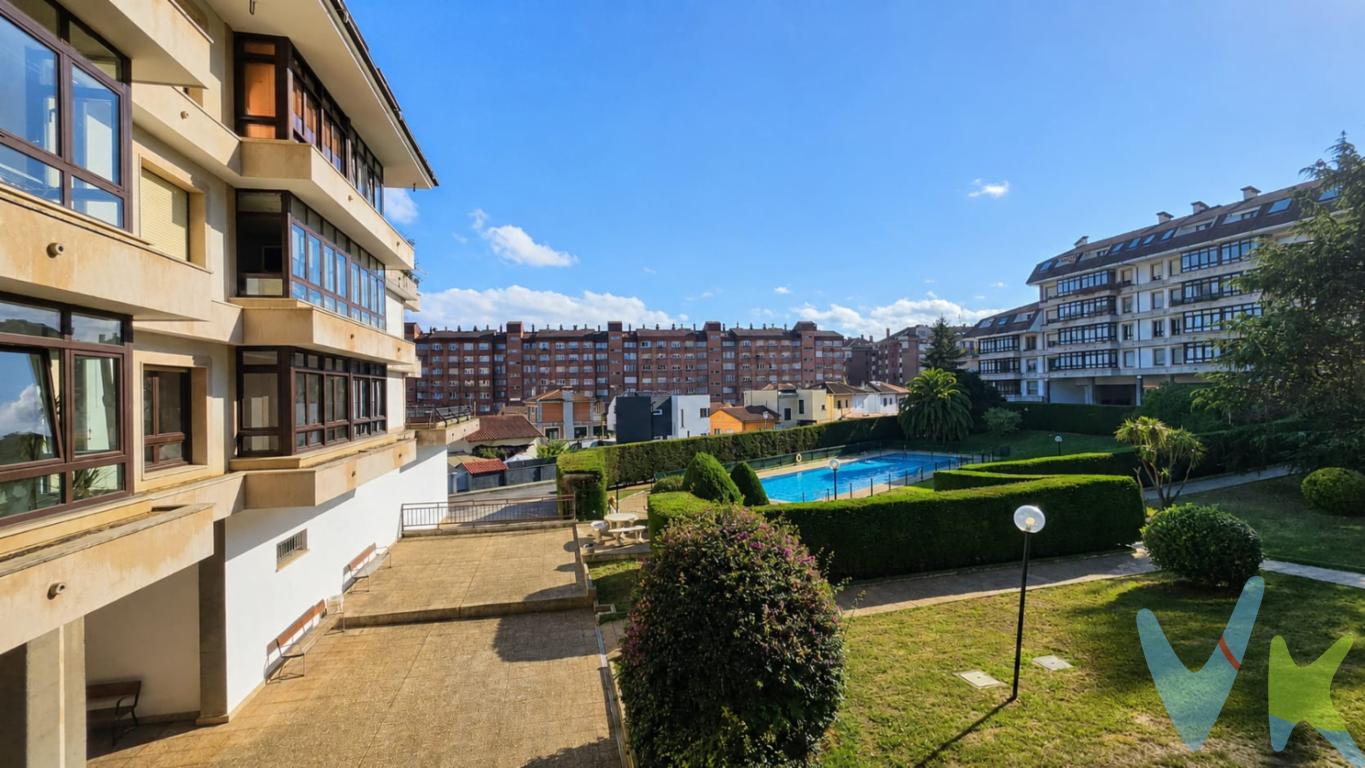 Para los que buscan ubicación y amplitud en un buen piso en Gijón: Tu Nuevo Hogar Te Espera**Presentamos una oportunidad única de ser el dueño de un espléndido piso localizado en Viesques en una de las mejores urbanizaciones QUINTA DEL PRINCIPE en  Gijón. En una ubicación privilegiada, este hermoso inmueble no solo ofrece comodidad y amplitud sino que se además  disfrutaras de Zonas verdes y tus momentos de relax .Situado en la primera planta de un edificio construido en 1989, este piso proporciona un ambiente acogedor y espacioso con 103 metros cuadrados útiles y un total de 123 metros cuadrados construidos. La distribución de este hogar es perfecta para una familia en crecimiento o para aquellos que valoran tener un espacio adicional.Consta de cuatro amplias habitaciones ,Salón comedor con acceso a terraza ,Cocina con office, y 2 baños, uno de los cuales en suite.La vivienda esta para actualizarla y poder convertir tus necesidades en el hogar de tus sueños .Uno de los grandes beneficios que distingue a esta propiedad es la inclusión de una plaza de garaje, proporcionándote esa tranquilidad y seguridad adicional para tu vehículo ademas de un trastero que añade espacio complementario imprescindible para el almacenamiento.Entre las comodidades que hacen de este piso una elección acertada es poder disfrutar de la urbanización privada con zonas verdes y piscina , momentos de ocio y relajación bajo el sol o darse un refrescante chapuzón en familia.La  facilidad de transporte hace de la ubicación un enclave estratégico para quienes deben desplazarse por trabajo o estudio.Todos los servicios imprescindibles cerca: supermercados, colegios, zonas deportivas y áreas verdes. Vivir en esta zona de Gijón te dará la experiencia de disfrutar de todos los servicios modernos sin sacrificar la tranquilidad de un hogar idóneo para el descanso.No dudes en ponerse en contacto para una visita personalizada. Sin duda alguna, hará que te enamores a primera vista.Estamos a tu disposición para cualquier consulta o detalle adicional que necesites. 