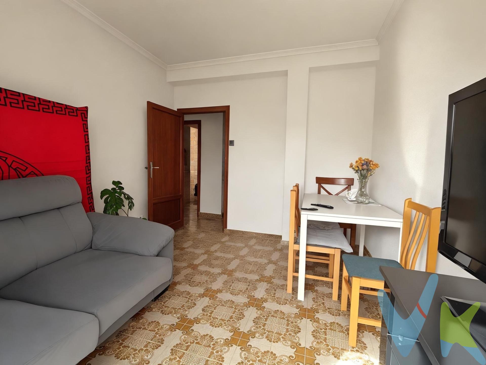 VIVIENDA ALQUILADA HASTA SEPTIEMBRE DE 2029 ¡SOLO PARA INVERSORES! RENTA ACTUAL 870€/mes. Remax Urbe 2 te presenta en exclusiva esta vivienda totalmente exterior en Benimamet. . La propiedad se compone de tres dormitorios, dos simples y uno doble, un baño, una cocina cerrada y un salón con salida al balcón, donde se junta comodidad, funcionalidad y espacios bien aprovechados. La orientación del inmueble es perfecta, ya que al estar situada en frente de un parque, situado en la quinta altura con ascensor hacen que sea una vivienda muy luminosa. El piso actualmente se encuentra alquilado. El contrato actual se encuentra con seguro de impago. Contrato vigente hasta 09/2029 y una renta de 870€/mes, lo que garantiza rentabilidad inmediata desde el primer día. Si quieres una rentabilidad segura está es una oportunidad a tener en cuenta. A tan solo 170 metros se encuentra la estación de Benimamet que conecta con el centro de Valencia y varias paradas de autobús en un radio de 300 metros. La descripción del presente inmueble e imágenes tienen mero carácter informativo y en ningún caso carácter contractual, pudiendo ser modificados por la inmobiliaria comercializadora sin que ello implique responsabilidad alguna frente a terceros. En el precio de venta a público, esta propiedad NO incluye los gastos de adquisición (Notario, registro, gestión, honorarios, etc…).