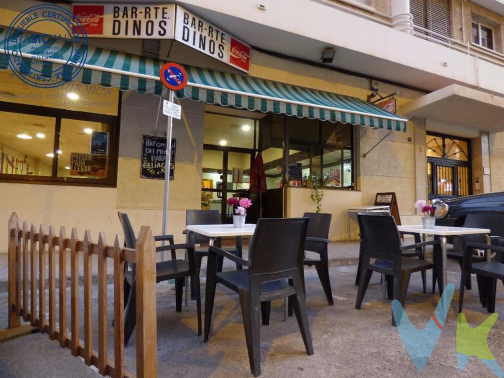 Si estás pensando en adquirir un local con negocio de restauración en pleno funcionamiento no puedes dejar pasar esta oportunidad. Restaurante completamente equipado de 262 m2 con altillo de 40 m2, actualmente utilizado como almacén. 3 baños, 2 para el público y otro privado. Totalmente equipado con la maquinaria necesaria, aire acondicionado, iluminación de led, salida de humos, puerta automática y cierres de seguridad. Local insonorizado. Cercano a colegios e ideal para celebrar  comuniones, bautizos Ubicado entre las calles San Valeriano y Azorín, cercano a los colegios de la zona. Clientela fija, licencia de actividad vigente y permiso de terraza en la calle.. ¡¡Compra tu negocio!!. Mobiliario, vehículos y otros elementos decorativos y personales de la propiedad no incluidos. Impuestos, gastos de compraventa, intermediación y financiación no incluidos.