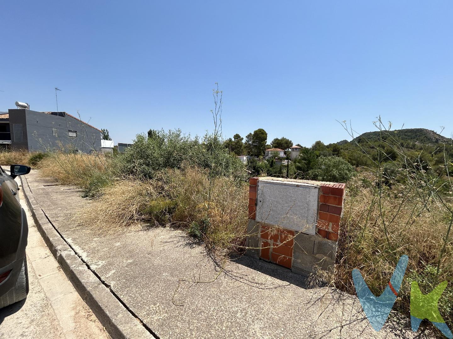 🏡 ¡Haz realidad tu proyecto de vida! Parcela urbana en la exclusiva Urbanización Nuestra Señora de La Asunción 🌳

¿Estás buscando el lugar perfecto para construir la casa de tus sueños? ¡Esta es tu oportunidad!

Se vende magnífica parcela urbana de 1.077 m² ubicada en una de las zonas más demandadas y tranquilas: Urbanización Nuestra Señora de La Asunción. Un entorno residencial consolidado, rodeado de naturaleza y con excelentes comunicaciones.

✅ Ideal para vivienda unifamiliar de alto nivel
✅ Zona segura, tranquila y con vecinos residiendo todo el año
✅ Distancia a Montserrat: aproximadamente 1 km, con acceso rápido a todos los servicios del municipio (colegios, comercio, centro de salud, restaurantes…)
✅ Alta revalorización: ¡inversión segura!

¡Imagina tu nuevo hogar con jardín, piscina, terrazas y todo el espacio que siempre quisiste disfrutando de un entorno natural y muy próximo al centro urbano! No dejes pasar esta oportunidad.
📞 Contacta ahora y te informamos.Por mandato expreso del propietario, comercializamos este inmueble en exclusiva, lo que le garantiza un servicio de calidad, un trato fácil, sencillo y sin interferencias de terceros. Por este motivo, se ruega no molestar al propietario, a los ocupantes de la propiedad, a los vecinos si los hubiera. Muchas gracias por su comprensión.

La oferta está sujeta a cambios de precio o retirada del mercado sin previo aviso. Este anuncio en su conjunto, incluyendo textos, fotos, imágenes o cualquier otro contenido de este, no es vinculante dado que la información es ofrecida por terceros y puede contener errores. Se muestra a título informativo y no contractual. Las medidas, superficies y diseño del plano facilitado son meramente orientativas. "El precio NO INCLUYE los gastos de corretaje inmobiliario, impuestos (IVA, ITP, AJD), plusvalía, notaría y registro”