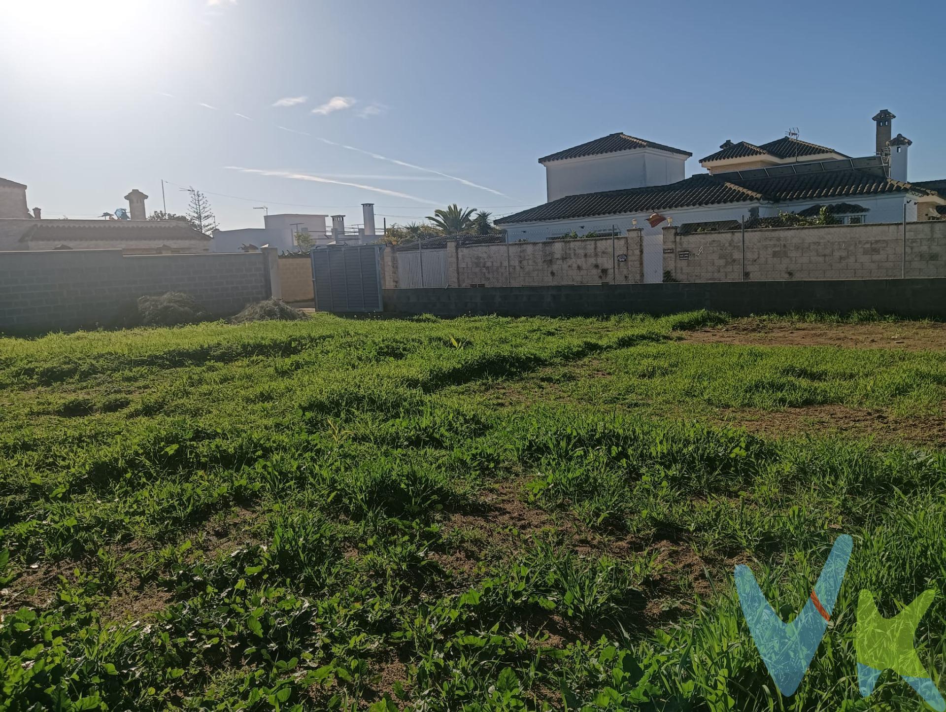 Parcela rústica de 478 m² en Hijuela Tío Prieto. Se vende parcela rústica de 478 m² ubicada en la zona Hijuela Tío Prieto, un entorno tranquilo y natural. La finca está totalmente vallada y cuenta con puerta de garaje, ofreciendo acceso cómodo y seguro para vehículos o maquinaria. Terreno rústico con división horizontal hecha. Actualmente carece de acometidas de luz y agua. "De acuerdo con lo prevenido en el Decreto 218/2005, de 11 de octubre, se informa al cliente que los gastos notariales, registrales,. L.T. P., honorarios de intermediación, gastos financieros, y otros gastos inherentes a la compraventa no están incluidos en el precio. ". Por mandato expreso del propietario, comercializamos este inmueble en exclusiva, lo que le garantiza el acceso a toda la información, a un servicio de calidad, un trato fácil, sencillo y sin interferencias de terceros. Por este motivo, se ruega no molestar al propietario, a los ocupantes de la propiedad o a los vecinos. Muchas gracias por su comprensión. Si usted es agente inmobiliario y tiene un cliente para este inmueble, llámenos: estaremos encantados de colaborar.