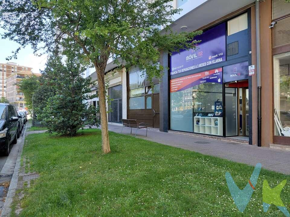 SE VENDE EXCELENTE TXOKO EN BARAÑÁIN – LISTO PARA DISFRUTAR
Se vende acogedor local acondicionado como Txoko en Barañáin, en muy buen estado de conservación y listo para su uso inmediato.
Con una superficie de 46 m² construidos, este espacio ofrece una distribución práctica y funcional que aprovecha al máximo cada metro cuadrado. Es el lugar ideal para disfrutar de reuniones familiares, encuentros con amigos, celebraciones o actividades de ocio en un ambiente cómodo y privado.
El local cuenta con salida de humos, una característica muy valorada que aporta mayor funcionalidad y amplía las posibilidades de uso del espacio.
Ubicado en una zona tranquila y consolidada de Barañáin, dispone de todos los servicios necesarios en sus alrededores: centros educativos, centro de salud, comercios, zonas verdes, restauración y excelentes conexiones mediante transporte público y acceso rápido a Pamplona.
Características principales:

46 m² construidos.
Acondicionado como Txoko.
Muy buen estado de conservación.
Salida de humos.
Espacio versátil y funcional.
Listo para entrar y disfrutar.
Excelente ubicación en Barañáin.
Zona con todos los servicios y buenas comunicaciones.

Una magnífica oportunidad para quienes buscan un espacio privado y acogedor en una de las localidades más demandadas del entorno de Pamplona.
Contacta para más información o para concertar una visita.
Datos meramente informativos y sin valor contractual. Impuestos y gastos no incluidos. Honorarios de agencia a cargo del vendedor. No se cobran honorarios al comprador.