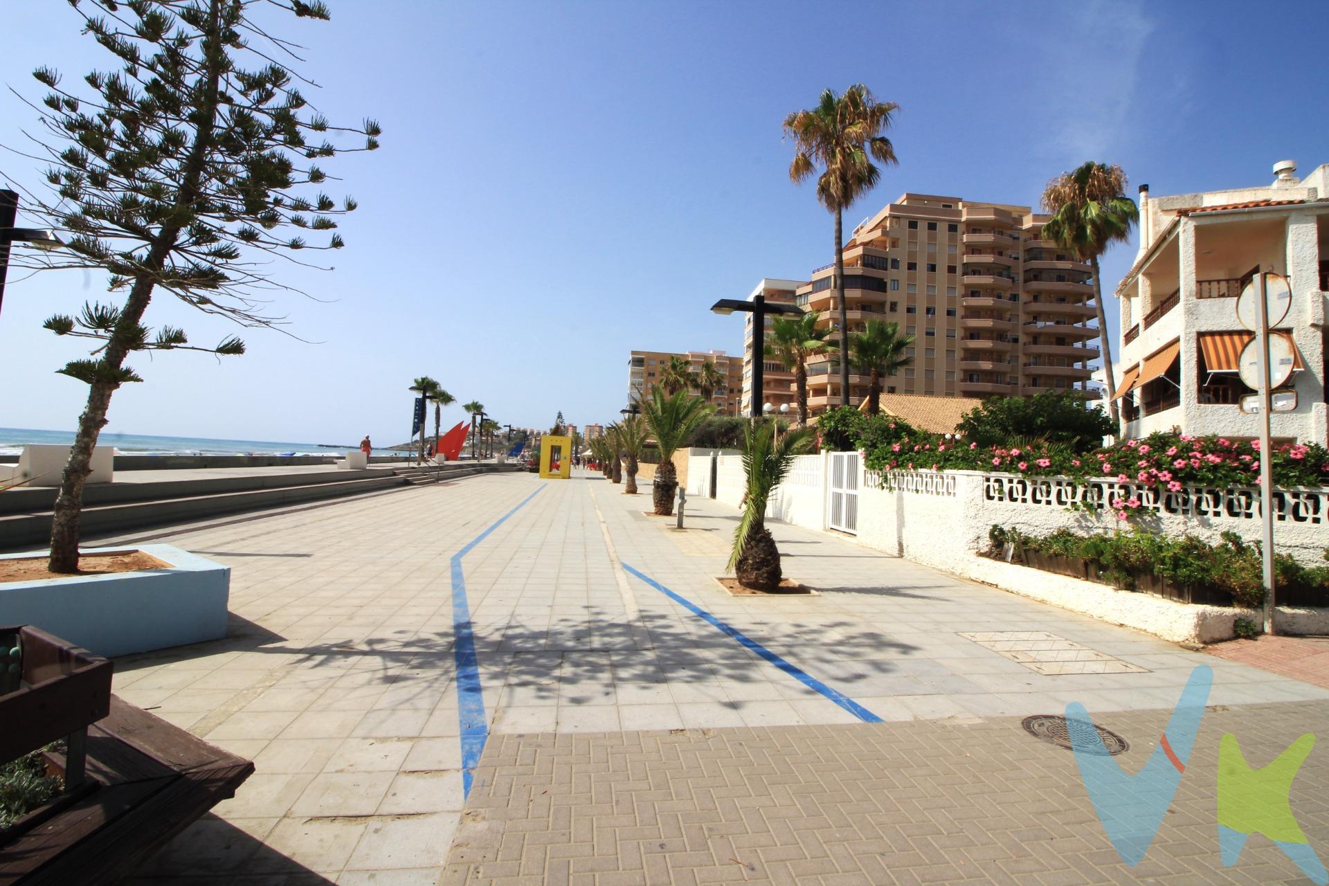 Se vende apartamento a escasos metros de la playa de la Morro de Gos. La vivienda consta de terraza delantera que da acceso independiente a la vivienda, amplio salón-comedor  con grandes ventanales y cocina office, una habitación doble, un aseo, un baño con plato de ducha y una terraza trasera cubierta que hace el papel de una segunda habitación con dos sofás/camas y aire acondicionado frío-calor. Además cuenta con otra terraza trasera descubierta. La vivienda ideal para las vacaciones en la playa. Pide tu cita y ven a visitarla. La playa Morro de Gos, con un entorno ideal para relajarte. Encontrarás todos los servicios e instalaciones que distinguen a una playa accesible. Su encanto principal reside en su tranquilidad. Esta maravillosa playa cuenta con los distintivos de Bandera Azul, ISO14001, SICTED (Sistema Integral de Calidad Turística en Destino) y “Q” Qualitur. Como ves una preciosa playa de fina arena con oleaje moderado y poco profundo. Los metros útiles son aproximados. Este inmueble es en exclusiva, con lo que le facilitamos cualquier información sobre la vivienda. Por este motivo, solicitamos no molesten al propietario, ocupantes de la propiedad, vecinos o conserje de la comunidad. . Muchas gracias por su comprensión. El precio indicado puede sufrir variaciones. En todos los casos los precios expuestos son más impuestos y gastos derivados de la transmisión del inmueble.