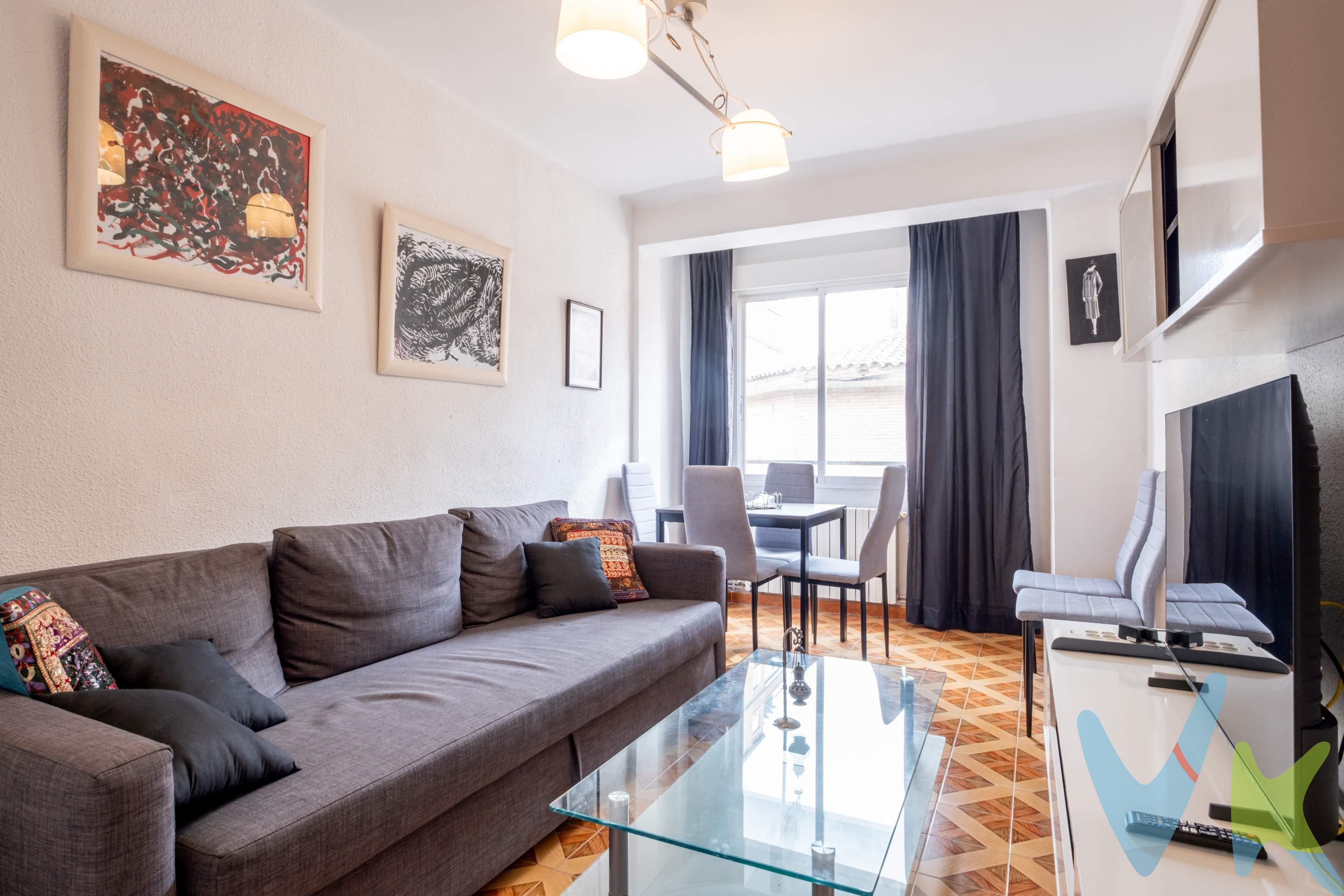 En calle Quinto de Ebro, junto a Duquesa Villahermosa, te espera una vivienda luminosa, acogedora y lista para entrar a vivir. Un piso con una distribución funcional, donde cada rincón está pensado para aprovechar al máximo la luz y el espacio. ✨ 3 dormitorios (uno doble y dos individuales), perfectos para adaptarse a tu ritmo de vida. 🍳 Cocina independiente, práctica y con espacio suficiente para tu día a día. 🛁 1 baño en buen estado. 🔥 Calefacción individual a gas y pocos gastos de comunidad, para vivir con comodidad y eficiencia. Ubicado en una 3ª planta sin ascensor, pero con la ventaja de disfrutar de un hogar luminoso, tranquilo y bien ventilado, en una zona con todos los servicios, comercios y buena conexión con el resto de la ciudad. Una vivienda ideal para quienes buscan su primer hogar o una inversión segura, con ese encanto sencillo y práctico que hace que te sientas en casa desde el primer día. _______________________________________________________________________________. ℹ️ El precio de venta no incluye los honorarios de agencia por el servicio de gestión, asesoramiento y formalización del proceso de compra, que serán asumidos por el comprador. La reserva del inmueble solo se producirá tras la aceptación expresa de una propuesta por parte del vendedor. El precio publicado no incluye impuestos ni gastos derivados de la compraventa e inscripción. 