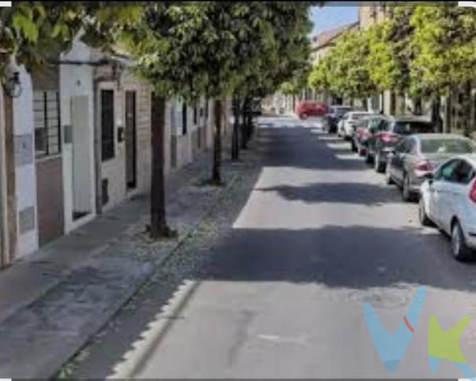 ¿Has soñado  con  tener una vivienda con potencial para poder diseñar tu hogar a tu gusto? Pues aquí la tienes. . 📍 Situada en el barrio de Cañero, esta casa te ofrece la base perfecta para convertirla en tu hogar ideal 🔑. . 🔹 Distribución actual: . 🛋️ Salón con muchas posibilidades; 🛏️ Dos dormitorios, ideales para descanso o si solo necesitas uno adaptar el otro como despacho o un vestidor; . 🍽️ Cocina lista para personalizar y poner a tu gusto; . 🚿 Baño completo; . 🌿 Patio, perfecto para  moldear y disfrutar de un espacio abierto y . 🌞 Azotea, que brinda un espacio al aire libre donde crear una zona chill out o solárium. 💡 Esta propiedad se presente como el lienzo perfecto para que lo diseñes con tus gustos personales. Ideal para establecerte en una ubicación bien comunicada y llena de servicios cercanos en una zona consolidada  y muy demandada. . 📞 ¡No pierdas la oportunidad y ven a visitarla hoy mismo!. El comprador tendrá un coste adicional de un 2,5% más IVA del precio de venta final con unos honorarios mínimos de 3.600€ más IVA, por el servicio de gestión, asesoramiento y formalización del proceso de compra. Este importe no está incluido en el precio publicado en venta. INFORMACIÓN ADICIONAL. Para cumplir con la normativa vigente tenemos a disposición del cliente el Documento de Información Abreviada D. I. A. Los precios indicados pueden sufrir alteraciones sin previo aviso. Los GASTOS DE LA COMPRA serán según ley (Notaría, Registro e Impuestos) y no están incluidos en el precio señalado. 