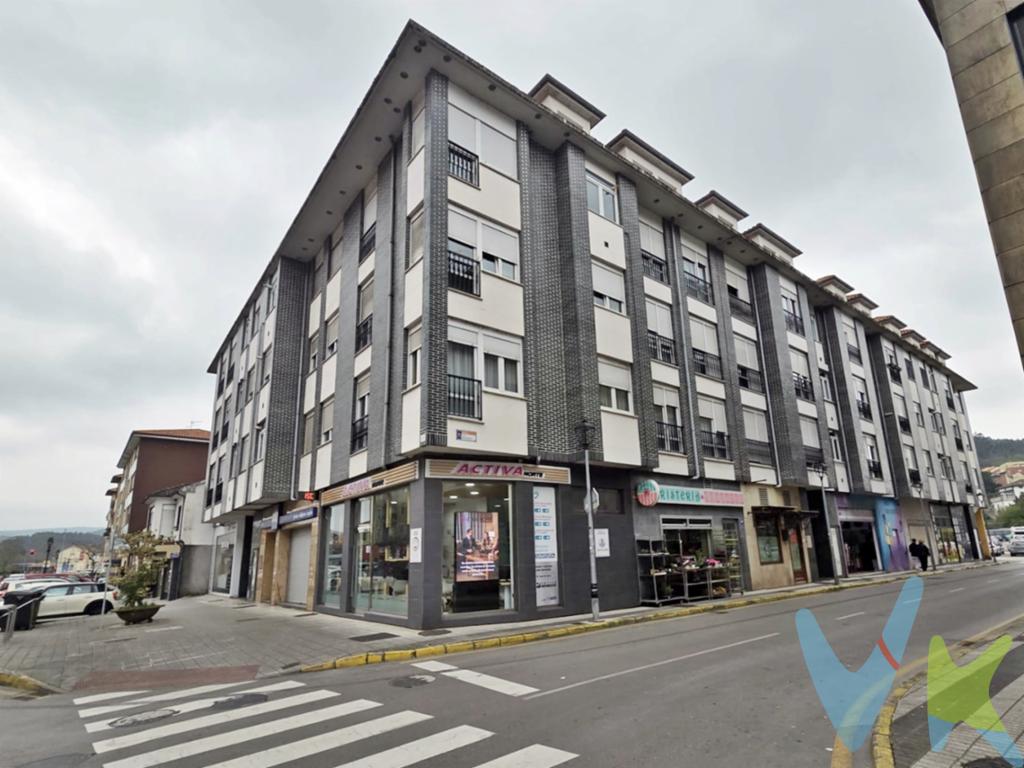 AMPLIO PISO EN VENTA EN EL CENTRO DE RENEDO DE PIÉLAGOSEsta encantadora vivienda destaca por su UBICACIÓN ESTRATÉGICA, sus comodidades cercanas y su atractivo potencial de REVALORIZACIÓN.La ubicación de este LUMINOSO PISO no podría ser mejor. Situado en el centro de Renedo de Piélagos, disfrutarás de la comodidad de tener todos los servicios justo a la puerta de casa y de un acceso fácil y rápido a todo lo que necesitas: comercios, restaurantes, farmacias, transporte, colegios, instituto, etc. Es el lugar perfecto para disfrutar de una vida cómoda y práctica.La vivienda se ubica en la segunda planta de un edificio que dispone de ASCENSOR y cuenta con unas excelentes calidades de construcción. Se distribuye en hall de entrada, cocina independiente con acceso al tendedero, tres amplios dormitorios y dos cuartos de baño, uno de ellos en suite. Dispone de calefacción individual de gas, ventanas de PVC y suelos de madera de jatoba. El piso está disponible y listo para entrar a vivir desde el primer día. Los suministros están dados de alta.Renedo, capital de Piélagos, está situado en el centro de la comunidad cántabra. Posee una ubicación estratégica: a 15 minutos de las playas, 10 minutos de Torrelavega y 20 minutos de Santander. Está bien comunicado por carretera y a un paso de la A-8, que conecta Cantabria con Asturias y Bilbao. Además, goza de una amplia oferta de transporte público, tren de cercanías y líneas de autobuses.Se trata de una gran oportunidad tanto para aquellos que buscan su primer hogar como para inversores que desean añadir una propiedad de gran valor a su cartera.En definitiva, esta es la vivienda que llevabas tiempo buscando.¡¡NO LO DUDES Y SOLICITA UNA VISITA!!Al comprador se le cobrará 2.000 + IVA de gastos de gestión.    Gastos e impuestos no incluidos en el precio. Compra sujeta a ITP. El comprador asumirá los gastos correspondientes a escritura e inscripción en el Registro de la Propiedad.Más información sobre transparencia, impuestos, gastos y condiciones de compraventa en nuestra web: www.activanorte.com