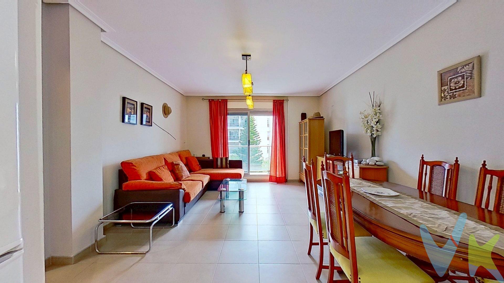 ¡Oportunidad única en Gandía!. Se vende encantador apartamento listo para entrar a vivir, situado en una segunda planta con ascensor. La vivienda cuenta con 2 dormitorios, un baño completo, y una moderna cocina office completamente equipada con todos los electrodomésticos. Se entrega totalmente amueblado, lo que lo convierte en una opción perfecta tanto para residencia habitual como para inversión vacacional. Disfruta de su luminoso balcón, ideal para relajarte al aire libre. ¿Lo mejor? Tendrás acceso a una espectacular piscina en la azotea, perfecta para los días de verano, con impresionantes vistas panorámicas de la ciudad. Ubicado en una zona tranquila y bien comunicada, con todos los servicios a mano y a tan solo unos minutos de la playa. 📍 No dejes pasar esta oportunidad. ¡Contáctanos para más información o para concertar una visita!. La descripción del presente inmueble e imágenes tienen mero carácter informativo y en ningún caso carácter contractual, pudiendo ser modificados por la inmobiliaria comercializadora sin que ello implique responsabilidad alguna frente a terceros. En el precio de venta a público, esta propiedad NO incluye los gastos de adquisición (Notario, registro, gestión, honorarios, etc…).
