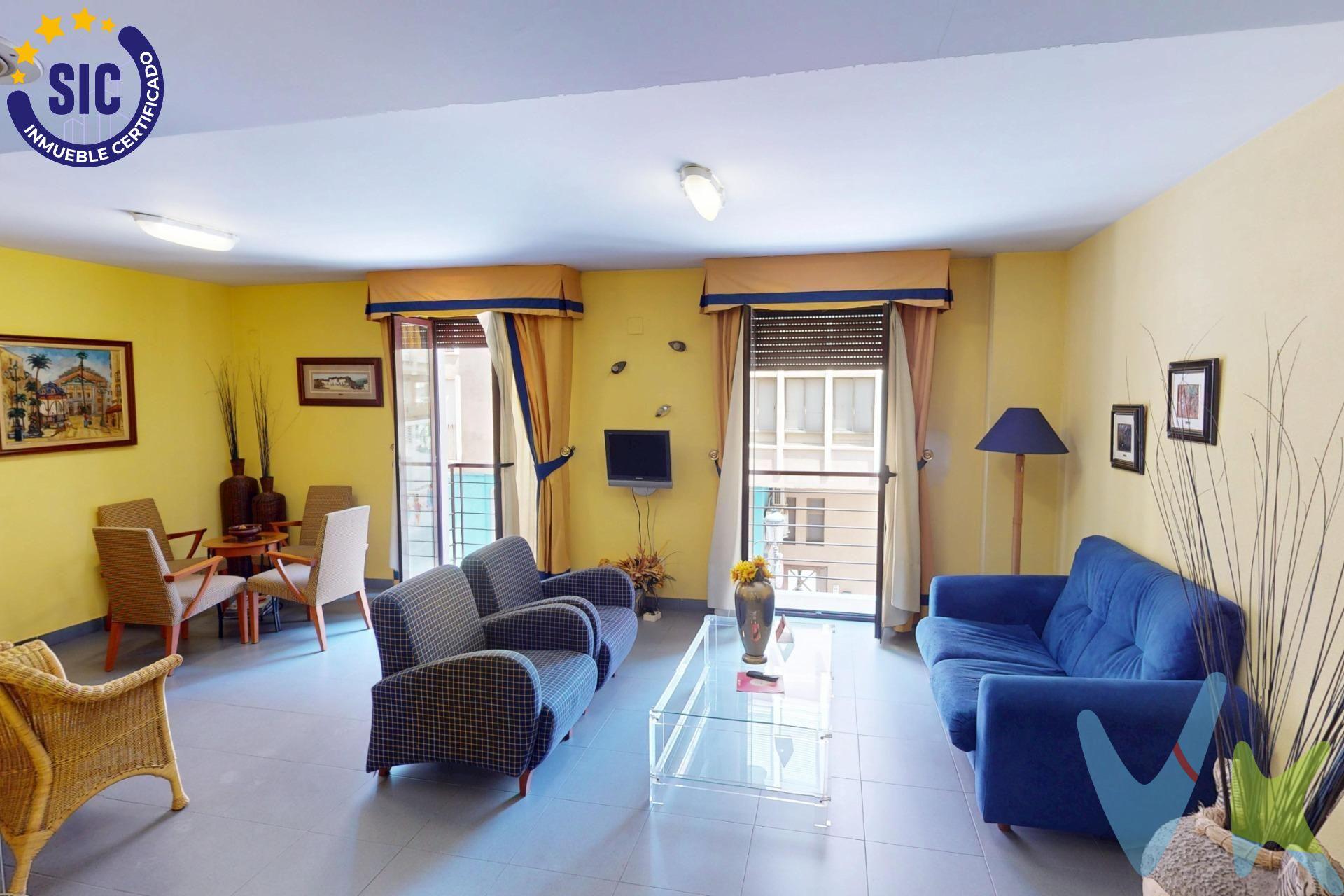 Oportunidad única en pleno centro de Castellón. Te presentamos esta amplia vivienda de 161 m² actualmente adaptada como consulta médica, pero con infinitas posibilidades para convertirla en tu hogar o en un despacho profesional. 📍 Ubicación privilegiada: en el corazón de Castellón, rodeada de todos los servicios esenciales —farmacias, colegios, comercios, cafeterías y transporte— y con fácil acceso a pie a cualquier punto del centro. Este inmueble es en exclusiva, con lo que le facilitamos cualquier información sobre la vivienda. Por este motivo, solicitamos no molesten al propietario, ocupantes de la propiedad, vecinos o conserje de la comunidad. En todos los casos los precios expuestos son más impuestos y gastos derivados de la transmisión del inmueble. . 🛋 Distribución espaciosa y funcional:. Gran recibidor que da paso a una luminosa sala principal. 4 amplias estancias que pueden convertirse en dormitorios, despachos o salas de trabajo. Cocina independiente. Baño completo y aseo adicional. Patio interior. 🚗 Extras que marcan la diferencia:. Plaza de garaje (opcional + 20.000) y trastero. . Ascensor, aire acondicionado y puerta blindada. Orientación noroeste que aporta luz y ventilación natural. Hilo musical y acabados cuidados. ✅ Perfecta para familias que buscan amplitud y comodidad, o para profesionales que necesiten un espacio céntrico y bien comunicado. No dejes escapar la oportunidad de vivir o trabajar en una de las zonas más demandadas de Castellón. Llámanos y agenda tu visita hoy mismo. . 