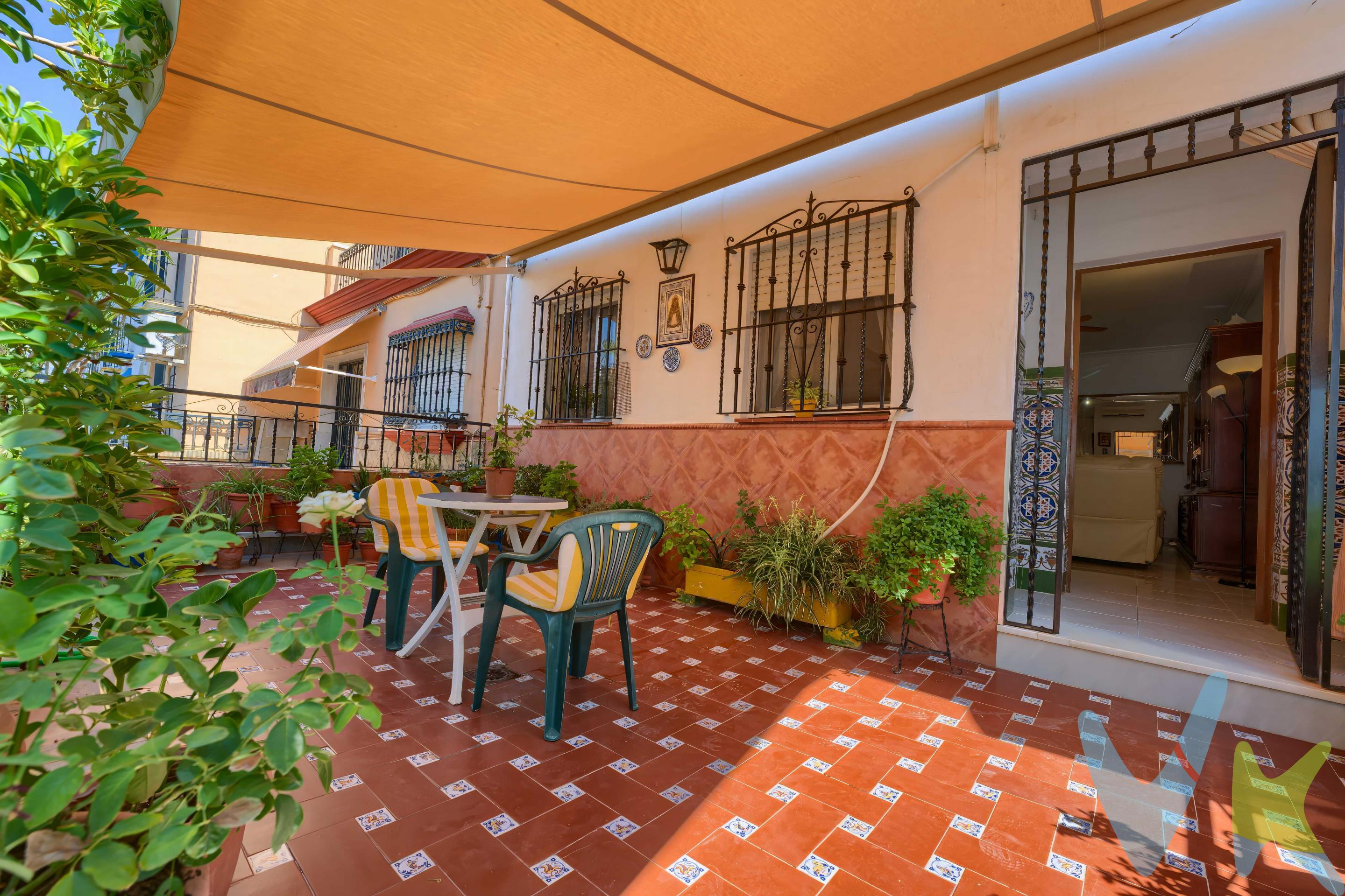 PRECIO DE VENTA: [120.000 + GASTOS] €. 🏡 ¡Vivienda acogedora y funcional en una sola planta! ☀️. Esta fantástica propiedad de 77 m² es perfecta si buscas comodidad, espacios al aire libre y un gran potencial de inversión. 🔑. 📍 Características principales:. 📐 Superficie: 77 m². 💶 Precio: 120.000 €. 🛏️ Dormitorios: 2 (uno de ellos con armario empotrado 🧺). 🛁 Baños: 1 baño completo + 1 aseo exterior 🧼. 🍳 Cocina: Totalmente equipada con salida a patio trasero y zona de lavadero 🧺. ❄️ Climatización: Aire acondicionado instalado. 🏗️ Año de construcción: 1992 (en muy buen estado de conservación). ✨ Espacios exteriores y extras:. 🪴 Terraza delantera: Ideal para disfrutar del tiempo libre y dar la bienvenida a tu hogar. 🛋️ Salón espacioso: Un ambiente cálido y luminoso. 🌿 Patio trasero: Con espacio de lavadero práctico y privado. 📦 Planta superior: Incluye trastero independiente. ☀️ Azotea transitable: ¡Con gran posibilidad de ampliación para construir más metros o una segunda planta! 🛠️. 🎯 Ideal para: Primera vivienda, parejas, pequeñas familias o inversores 📈. En cumplimiento de las obligaciones de información previstas en la Ley 10/2025, de 28 de diciembre, de servicios de atención a la clientela y transparencia, así como en la normativa sectorial vigente, se hace constar que el precio indicado no incluye los gastos e impuestos inherentes a la adquisición, los cuales se desglosan a continuación:. •	Impuesto sobre Transmisiones Patrimoniales (ITP): Se aplicará el tipo impositivo vigente en la Comunidad Autónoma de Andalucía, generalmente el 7% (8.400€), sin perjuicio de tipos reducidos del 3,5%, 1,2% o 1% aplicables según las circunstancias personales del comprador o las características del inmueble). El impuesto se devenga sobre el Valor de Referencia de Catastro o el precio de venta, aquel que resulte superior. •	Gastos de Notaría: Los honorarios notariales se calcularán conforme al arancel oficial regulado en el Anexo I, del Real Decreto 1426/1989, de 17 de noviembre, por el que se aprueba el arancel Notarial. •	Gastos de Registro: La inscripción en el Registro de la Propiedad se facturará según el arancel oficial establecido en el ANEXO I, del Real Decreto 1427/1989, de 17 de noviembre, por el que se aprueba el arancel Notarial. •	Gastos de Gestión (Gestoría): Los honorarios por la tramitación administrativa, liquidación de impuestos e inscripción registral ascienden aproximadamente a [545] € (IVA incluido). •	Honorarios Agencia del Vendedor: incluidos en el PVP. •	Honorarios Agencia del comprador: La agencia prestará los servicios de información, asesoramiento y acompañamiento previstos en el Encargo de Servicios y en el D.I.A. Si solicita servicios adicionales o personalizados, sus honorarios serán informados previamente, de forma individualizada y por escrito, conforme a la libertad de pactos y a la normativa vigente. NO VINCULADOS AL PRECIO DE COMPRA. Para una información exhaustiva sobre el funcionamiento, tipos impositivos y bonificaciones del ITP en Andalucía, puede consultar el portal oficial de la Agencia Tributaria de la Junta de Andalucía en el siguiente enlace:. https://www.juntadeandalucia.es/organismos/economiahaciendayfondoseuropeos/areas/tributos-juego/tributos/paginas/impuestos-cedidos-transmisiones.html; . Documento D. I. A. a disposición del consumidor según Decreto 218/2005 Junta de. Andalucía