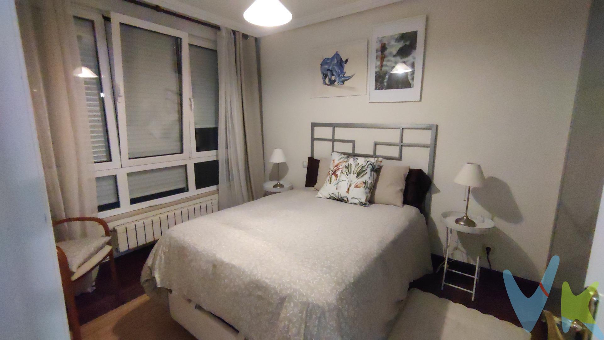 ¿Te gustaría vivir en una de las zonas más codiciadas de Santander? . Ubicado en Ciudad Jardín, junto al Hospital Valdecilla, te espera con la tranquilidad de un barrio residencial y todas las comodidades de la vida urbana a tu alcance. . Te presentamos este precioso apartamento de 1 dormitorio, ideal para quienes buscan confort, calidad de vida y buena ubicación. La vivienda está lista para entrar a vivir, y destaca por su amplio salón con chimenea, perfecto para crear un ambiente cálido y acogedor. Disfrutarás de enormes ventanales que llenan de luz natural cada rincón, y forma parte de una cuidada urbanización privada con jardín, ideal para relajarte al aire libre. Además, cuenta con garaje en el mismo edificio, un extra de comodidad en esta zona de la ciudad. Ideal para inversión y alquiler a personal de Valdecilla. No dejes pasar esta oportunidad de vivir en una zona verde, céntrica y bien comunicada. ¡Contáctanos hoy mismo y ven a descubrir tu nuevo hogar!. . TRANSPARENCIA GESTIÓN INMOBILIARIA:. Sujeto a decisión última del cliente propietario. Honorarios inmobiliaria incluidos en el precio. Al precio se añadirán Impuestos, aranceles de Notaría y registro según legislación en vigor. Consultar resto de condiciones. . 