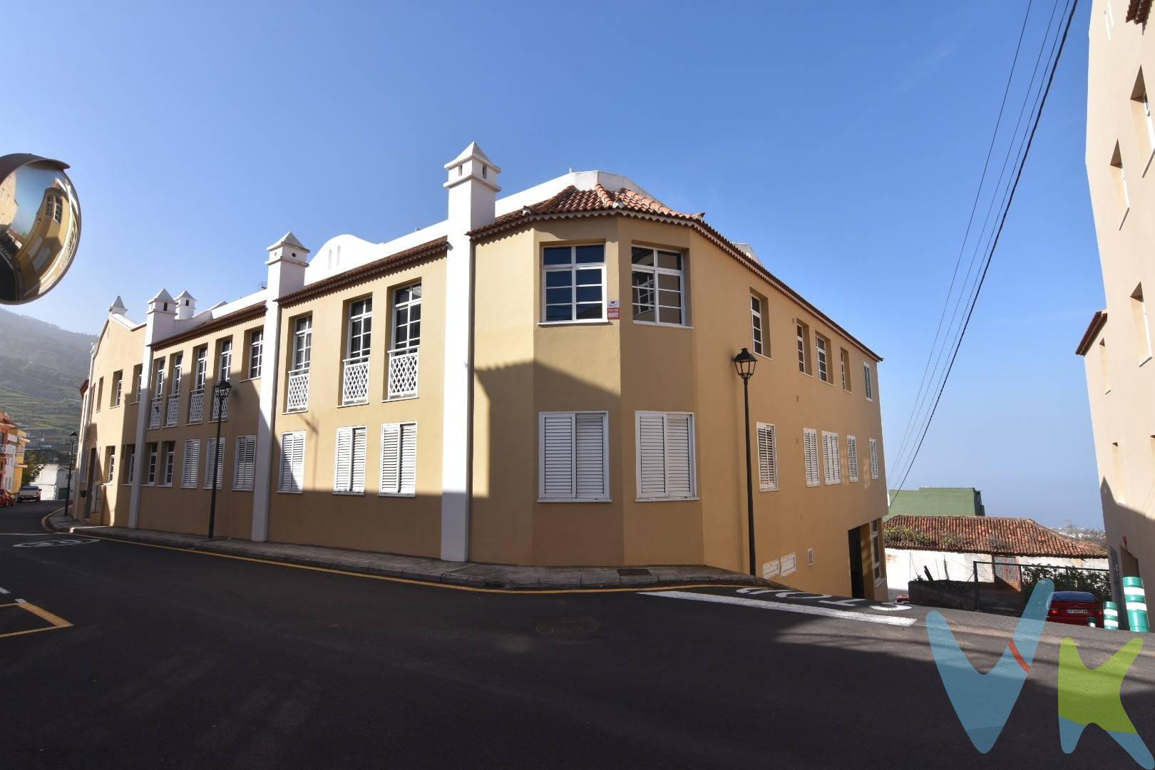 Piso en la Victoria de Acentejo. Oportunidad para inversores en La Victoria. Se ofrece a la venta este atractivo piso VPO ubicado en la zona de La Victoria, ideal como inversión con rentabilidad inmediata. La vivienda se distribuye en tres habitaciones, un baño completo y un luminoso salón-comedor, proporcionando un espacio funcional y cómodo. Como valor añadido, dispone de un cuarto trastero-lavadero de 3 metros cuadrados, en la cubierta del edificio, con acceso a una amplia terraza comunitaria perfecta para tender. Además, la propiedad incluye plaza de garaje y trastero de 7.60 metros cuadrados, aportando un plus de comodidad y almacenamiento. El inmueble se encuentra en un edificio muy bien conservado, que cuenta con ascensor y rampa de acceso, garantizando una circulación totalmente accesible. Actualmente, la vivienda está alquilada con contrato en vigor hasta marzo de 2027, lo que la convierte en una excelente oportunidad para inversores que buscan ingresos desde el primer momento. Datos meramente informativos sin valor contractual. Impuestos y gastos de transmisión no incluidos en el precio de venta. No dude en solicitar más información.