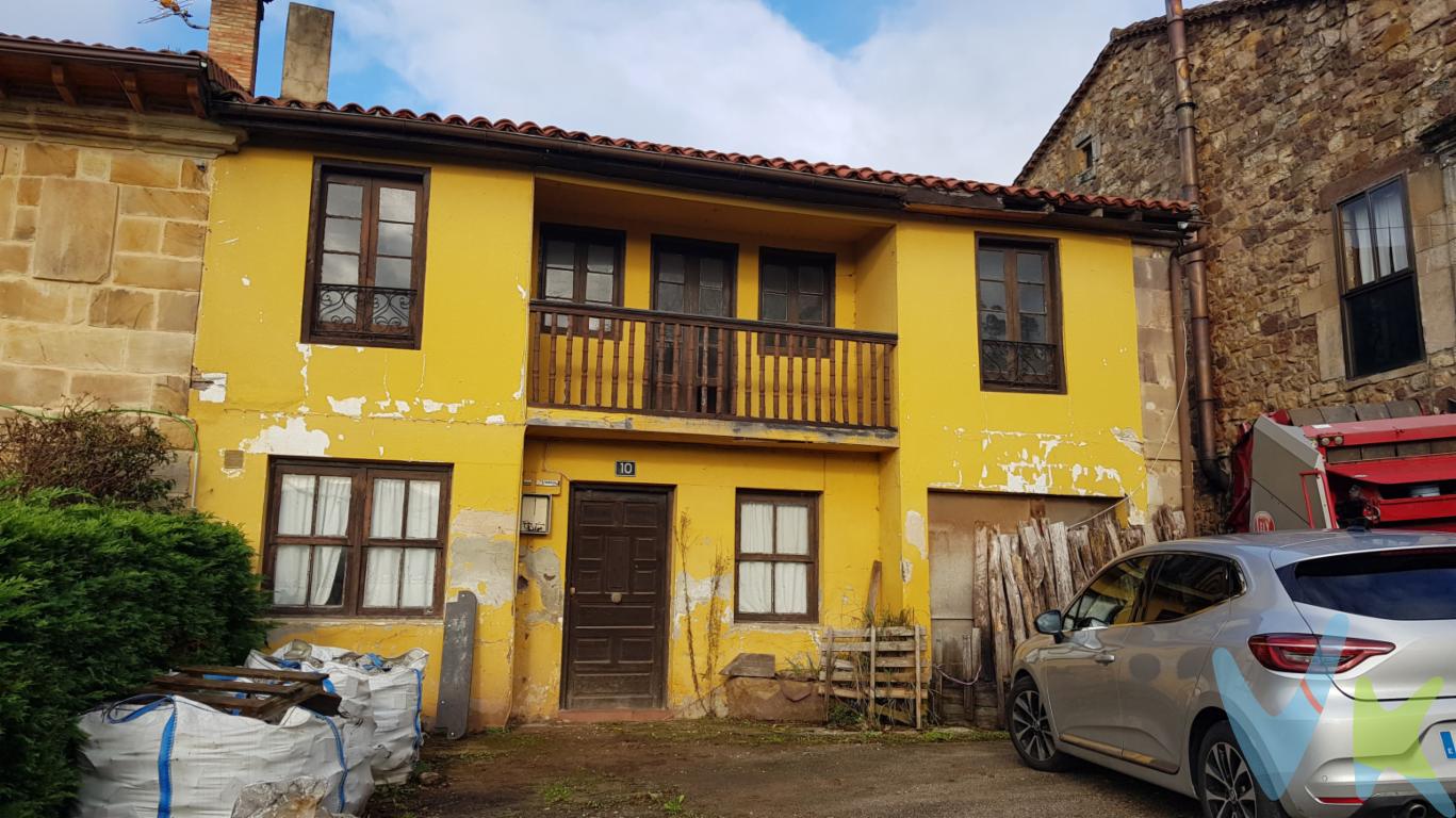 ¡Oportunidad Única en Quijano, Cantabria!Te presentamos una propiedad con gran potencial en la encantadora localidad de Quijano, en el corazón de Cantabria. Esta  casa de dos plantas y un pequeño ático es la oportunidad que estabas esperando para crear el hogar de tus sueños. Aunque necesita reformas en su interior, cuenta con una estructura sólida, tejado renovado y todos los permisos y planos para su ejecución, lo que te permite comenzar las obras de inmediato.Características destacadas:- Dos plantas y un pequeño ático, ofreciendo un total de 248 m² de espacios amplios y versátiles que podrás adaptar a tus necesidades y gustos. - *Tejado completamente renovado, lo que te brinda la seguridad de que la estructura principal está en excelentes condiciones, eliminando cualquier preocupación por filtraciones o daños estructurales. - Planos de ejecución de obras ya elaborados y permisos listos, lo que facilita y agiliza el proceso de reforma. - Gran potencial para personalizar el interior a tu gusto, creando un hogar único en una ubicación tranquila y pintoresca.  La casa se encuentra en una localización privilegiada en Quijano, una pequeña localidad que te ofrece la paz del entorno rural, pero con acceso cercano a los principales servicios y la belleza natural de Cantabria.Lo que la hace especial: Este inmueble es una lienzo en blanco esperando que le des vida. Con la estructura ya consolidada y los planos listos, podrás crear una vivienda a tu medida, ya sea como residencia principal o segunda vivienda.Ideal para: - Inversores o personas con visión que busquen una propiedad para reformar a su gusto y obtener un gran retorno de inversión. - Familias o parejas que deseen mudarse a una zona tranquila, rodeada de naturaleza y tradición, pero con la posibilidad de personalizar completamente el hogar. - Amantes del diseño que quieran tener el control total sobre la distribución y acabados de la vivienda.Una ubicación privilegiada:  Ubicada en la localidad de Quijano, un tranquilo enclave rural en Cantabria, donde podrás disfrutar de la serenidad del campo, pero con una excelente conexión a las principales rutas de la región. Además, estarás cerca de la costa cántabra y de la ciudad de *Torrelavega, lo que te permite disfrutar de lo mejor de ambos mundos: la tranquilidad rural y la cercanía a los servicios urbanos.¡No dejes pasar esta oportunidad de convertir esta casa en tu hogar ideal! Con una base sólida, planes de obra listos y la posibilidad de personalizarlo a tu gusto, este es el proyecto perfecto para aquellos que buscan un lugar único donde vivir o invertir.