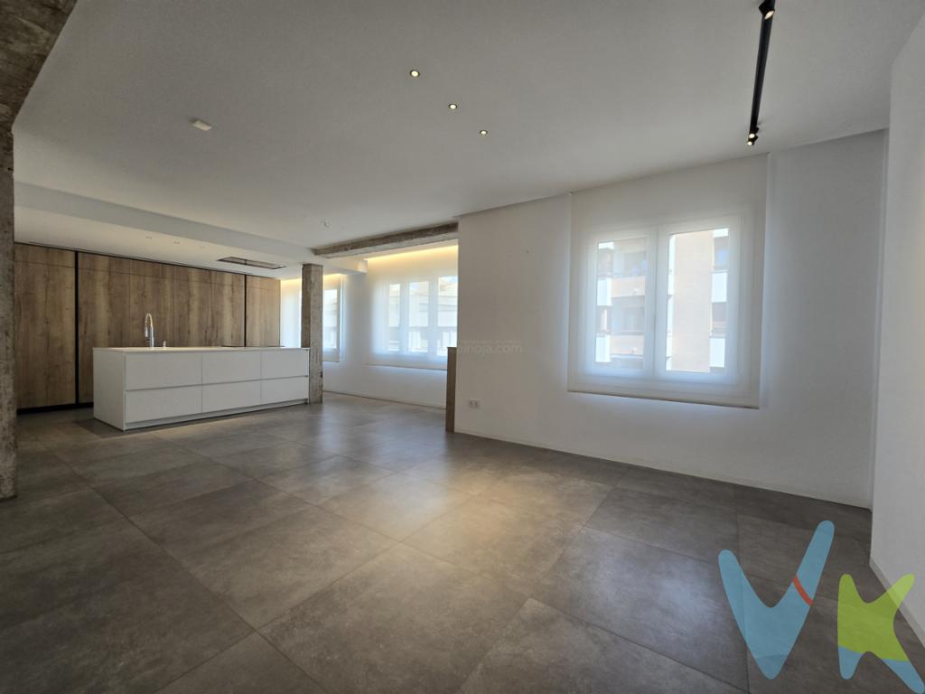 INMOBILIARIA SOLOZÁBAL presenta una Exclusiva vivienda de lujo en la calle Duquesa de La Victoria de Logroño.Exclusiva  y  \"sin igual Reforma Integral\"  de  Vivienda \" de Autor \" en  Venta  en  el  Centro  de  Logroño.Prestaciones y materiales  de Lujo : Aerotermia , Suelo radiante y refrigerante . Bajo consumo energético.Ubicada a pocos metros de nuestro Espolón , céntrica  y  vibrante  zona .La luminosidad natural es una de sus características más apreciables, gracias a sus amplios ventanales oscilo-batientes de PVC , rotura puente térmico , que inundan de luz todas las áreas.Espacioso  Inmueble que  cuenta con  características  inigualables  que lo convierten en una opción ideal para quienes buscan :  Calidad de Vida  , Confort  y  Comodidad  .Este Piso se sitúa en la sexta planta del Edificio que dispone de ascensor. Con un total de 198 m² construidos y 184 m² útiles, ofrece un espacio  minuciosamente reformado .La  distribución  ideal  llevada  a  cabo ;  ofrece combinar Vivienda convencional  con  Espacio polivalente ( Profesional , etc ) :Concepto abierto para su inmenso Salón-Comedor con Cocina Americana  ; además de sus tres Dormitorios bien iluminados  y  otro cuarto  con todas las posibilidades imaginadas.Una característica muy destacable es su Terraza orientada al mediodía , espacio ideal  perfecto para disfrutar de una mañana tranquila con un café  o de un  almuerzo  o de una cena .Los espacios de almacenamiento están asegurados gracias a la tenencia de un Trastero en la planta bajo-cubierta , lo cual es extremadamente útil para mantener el orden y aprovechar al máximo cada rincón del piso.Los acabados y detalles de la propiedad son de alta gama .La luminosidad natural es una de sus características más apreciables, gracias a sus amplios ventanales que inundan de luz las áreas comunes y privadas.La funcionalidad del Inmueble se combina con su Toque de estilo \" Nórdico \"Este inmueble es una Joya tanto por su ubicación céntrica como por su cercanía a todos los servicios necesarios.Les Invitamos a conocer esta Exclusiva Oportunidad  y  descubrir por sí mismos todo lo que éste extraordinario piso tiene para ofrecerles.Una Visita , seguro es suficiente para \"enamorarse\" de cada espacio cuidadosamente diseñado con el máximo Confort y Estilo. Cada esquina de este inmueble ha sido pensada para el disfrute y la comodidad, por lo que resulta difícil resistirse a su encanto. Si está buscando un lugar que combine todas las ventajas de vivir en el centro de Logroño con la privacidad y el Lujo de un amplio piso, esta es la ocasión que estaba esperando. No deje pasar la oportunidad de descubrir \" su nueva casa de sus sueños \". 
