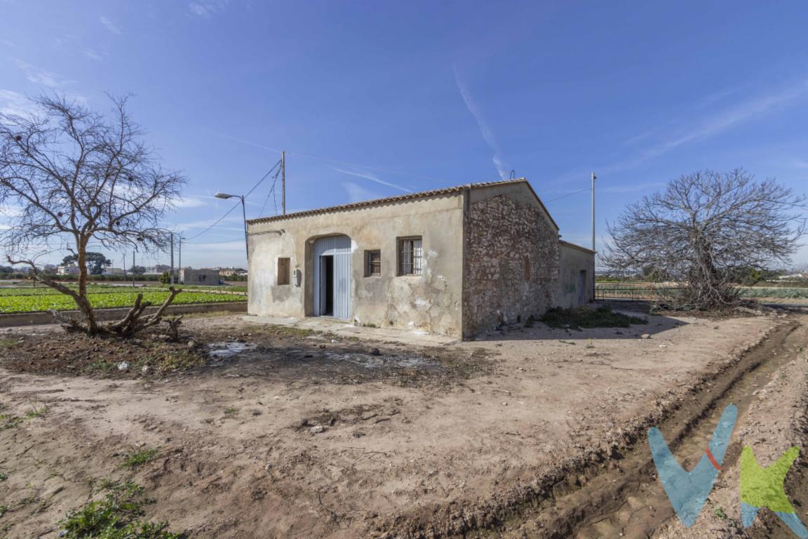  OBSERVACIONESObservaciones públicas:Antigua casa de aperos en la huerta de Carpesa. La vivienda actualmente tiene  uso industrial y el ayuntamiento no permite el cambio. La vivienda cuenta con una superficie de 138 m2 distribuidos en una sola planta diáfana y con un terreno agracio de 224 m2.  Esta a tan solo 10 minutos de Valencia y muy próxima al núcleo urbano de Carpesa, donde encontraras todos los servicios necesarios, como tiendas, bares, farmacias y centro de salud, muy cercana a la playa que está a solo 8 minutos en coche o 15 minutos en bicicleta. Si quieres visitar esta propiedad no dudes en llamarnos.   