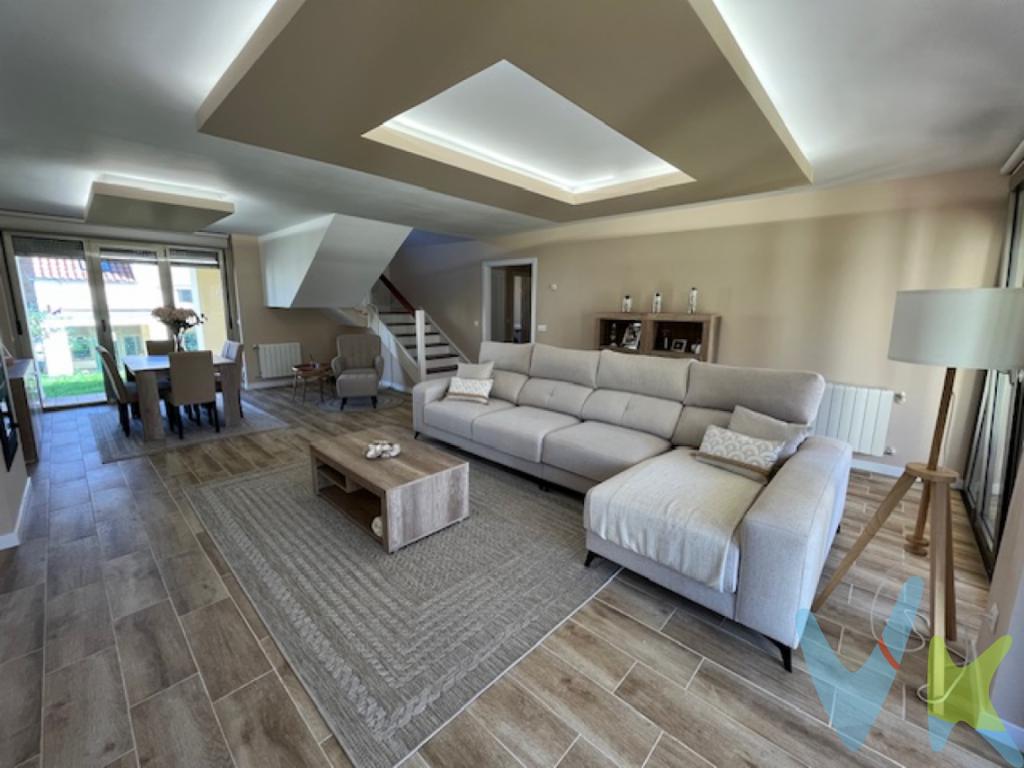 Se vende chalet independiente en la exclusiva urbanización La Joya de Hazas, en Hazas de Cesto (Cantabria)!Esta vivienda de 281 m² construidos está situada en una parcela de 500 m², ofreciendo un amplio y confortable espacio para disfrutar en un entorno tranquilo y natural.Distribución:- Planta baja: Amplio salón de 44 m² con chimenea y acceso directo a dos porches, ideal para disfrutar de la tranquilidad y el aire libre. Cocina luminosa con salida al porche sur, perfecto para desayunos al sol. También cuenta con un baño completo con ducha, lavadero independiente, trastero para aperos de jardín y un garaje de 30 m². Además, el porche de entrada está cerrado, ofreciendo mayor comodidad y protección.- Planta primera: 4 dormitorios, el principal con baño en suite y vestidor. Tres dormitorios tienen acceso a terrazas de 15 m² cada una, ideales para disfrutar de vistas despejadas. Un baño adicional para el resto de habitaciones completa esta planta.La casa ha sido completamente renovada y cuenta con muebles a estrenar, lo que garantiza una experiencia de confort y estilo. Lista para entrar a vivir.Ubicada en una urbanización tranquila y bien comunicada, esta propiedad es perfecta para quienes buscan una vivienda de calidad en un entorno natural, a pocos minutos de servicios y principales vías de acceso (autovia A-8 a 3 km). ¡No pierdas la oportunidad de visitar este chalet único!