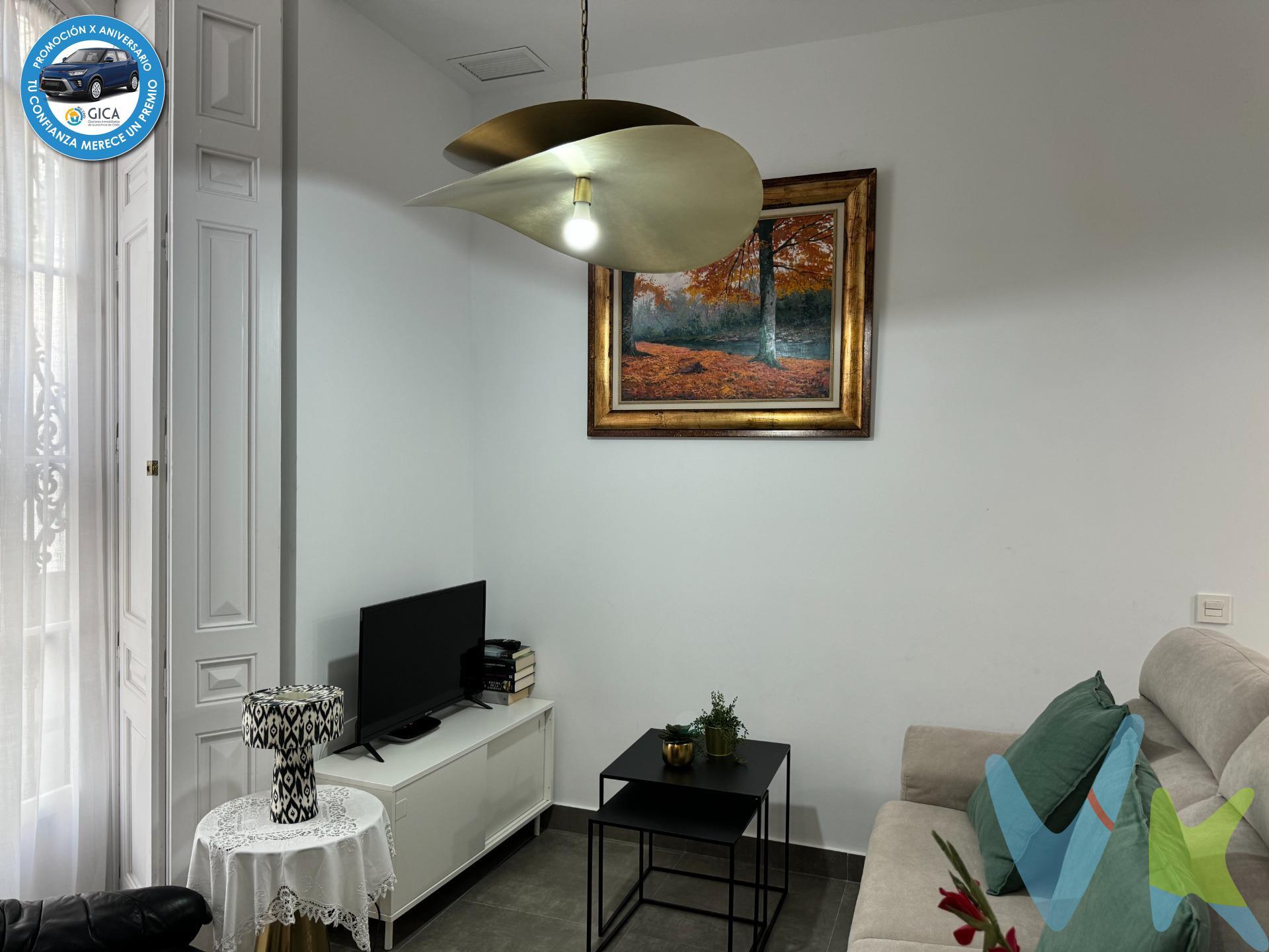 Imagina tener tu hogar a solo 50 metros de la Plaza del Cabildo, todo ello dentro de Casa Palacio Argüeso, un edificio histórico totalmente restaurado que combina lo mejor del pasado y el presente. Mejora tu estilo de vida en una de las viviendas más exclusivas de Sanlúcar de Barrameda. . Este impresionante piso no es solo una vivienda, es una experiencia de vida única. Con un amplio y luminoso dormitorio, diseñado para el máximo descanso, y un espacioso armario empotrado que optimiza el espacio sin sacrificar el estilo, cada rincón de este hogar está pensado para ti. El baño, con acabados de alta gama y las mejores marcas, es tu santuario privado de relajación. La cocina americana, completamente equipada con electrodomésticos de última generación, se abre al salón comedor, creando un ambiente armonioso y acogedor. . ¿Te imaginas vivir en un lugar con tanta historia, a solo un paso de la Plaza del Cabildo y cerca de la playa? Este hogar te ofrece confort y una ubicación inmejorable. Cada día será una oportunidad para disfrutar de la ciudad y de tu espacio personal, diseñado para brindarte la máxima calidad de vida. . ¡Hazlo tuyo hoy mismo! No dejes escapar esta oportunidad única de vivir en el centro de Sanlúcar de Barrameda, en un piso que lo tiene todo, listo para entrar a vivir y totalmente amueblado. Contáctanos ahora para descubrir cómo puedes hacer realidad este sueño. *Le informamos que los gastos de notaría, impuestos y honorarios de la agencia no están incluidos en el precio.