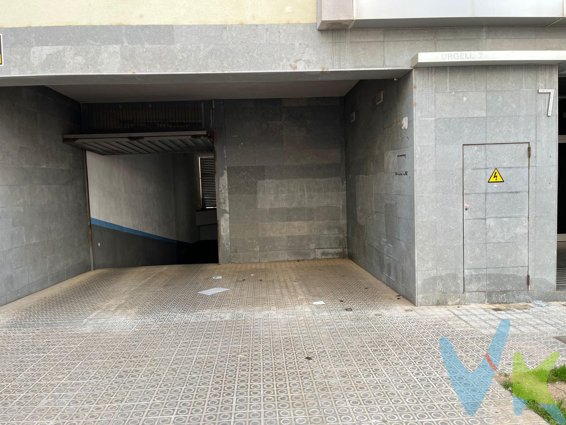 Si sigues dando vueltas para aparcar es porque quieres, aquí tienes una fantástica plaza de aparcamiento. En la zona del llimonet, por ronda Ibérica, a escasos minutos del centro!. Plaza de aparcamiento en planta sótano con acceso mediante una rampa muy cómoda. La puerta está motorizada para el acceso con vehículo y puerta peatonal. Te animas?