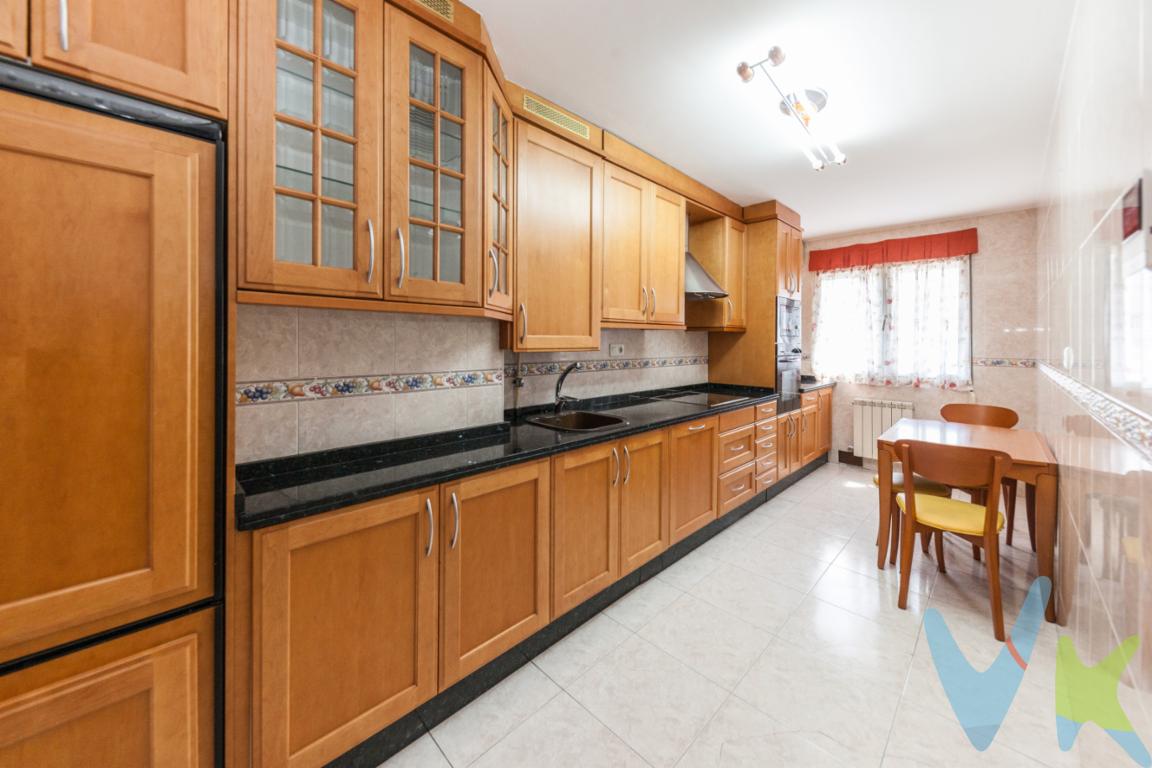 VENTA. Ponemos en venta un estupendo  piso duplex  ubicado en el Cerillero en Camino de Rubin. La vivienda es tipo duplex (5º y bajocubierta), se encuentra en ulltima planta de un edificio en perfecto estado y que dispone de ascensor.Se encuentra  en una zona muy bien comunicada y con todos los servicios,  zonas verdes, colegio, supermercados y parada de autobus justo al pie del edificio. El piso consta  con todos los huecos de gran tamaño ya que dispone con 114 metros cuadrados construidos  lo que da una  gran amplitud a todos sus huecos.Consta de 3 habitaciones y dos baños distribuidos de la siguiente manera : Planta baja: Cocina salón, habitación con baño con ventana  y terraza cerrada. Planta superior : Dos habitaciones una de ellas con vestidor y baño con ventana y bañera de hidromasaje. Cocina y salón exterior a la calle , orientación sur. Habitación con baño (ventana) y terraza a patio con mucha claridad y en la planta de arriba las dos habitaciones y el baño gozan de mucha claridad ya que sus ventanas estan en el bajocubierta. Cocina equipada con todos los electrodomesticos suelos de parquet y ceramica en perfecto estad, ventanas de PVC con doble acristalamiento, PERFECTO ESTADO.  Calefacio gas ciudad y un amplio TRASTERO en la planta sotano del mismo edificio.El piso tiene opción a amplia plaza de garaje en el edificio justo de al lado en alquiler de larga duracionTodo ello confiere a la vivienda unas comodidades muy apropiadas para un piso acogedor, familiar y tranquilo.!!No deje de ponerse en contacto para concertar una visita y comprobar que és lo que estaba  buscando!!En el precio del inmueble no estan incluidos los gastos de registro, notaria e impuesto de trasmsisniones. 
