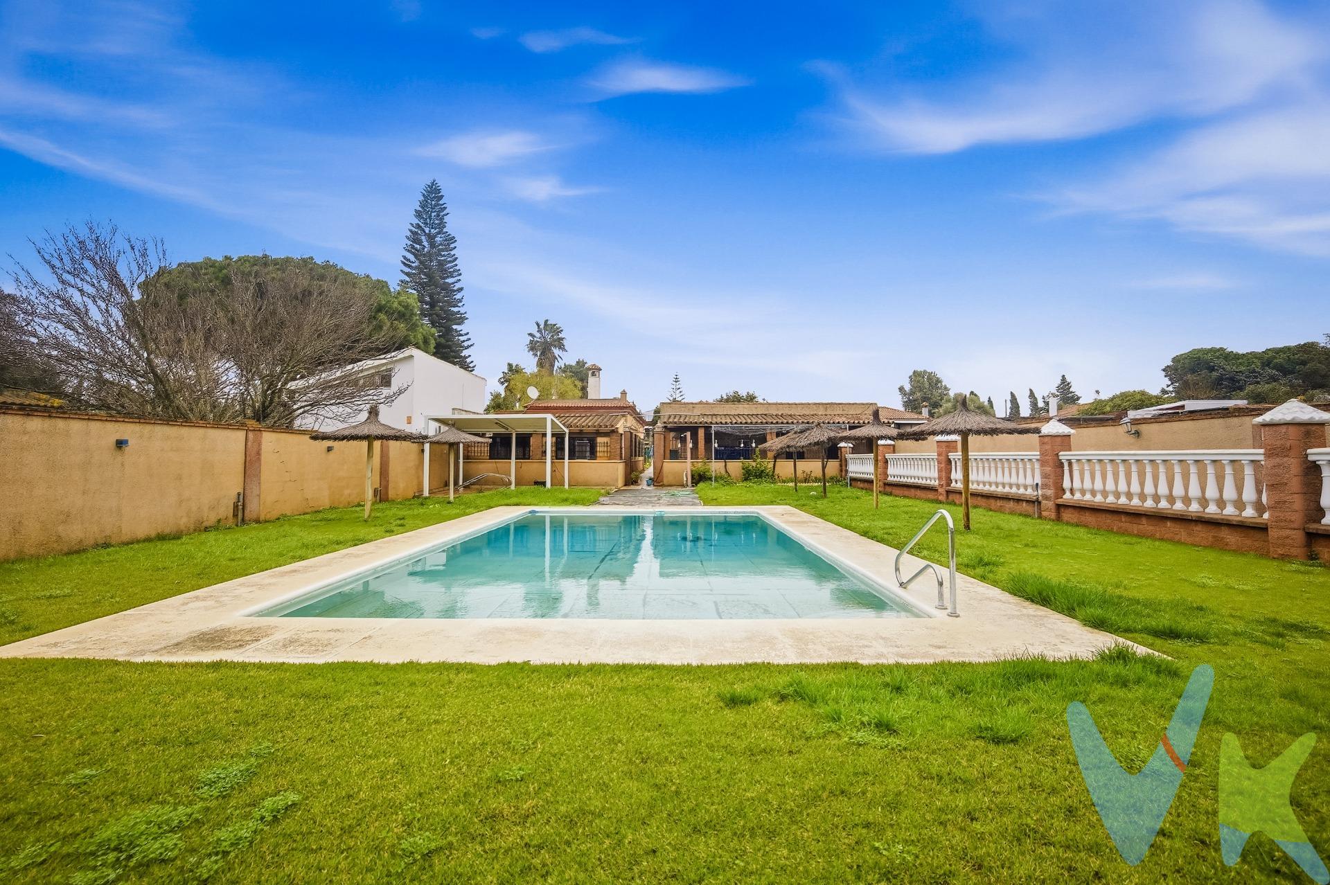 ✨Este chalet espectacular ubicado en el exclusivo Pinar de los Franceses está esperando por ti y su precio es tan atractivo como un día soleado: ¡solo 379,900€! 🏡 Con nada menos que 533 m² construidos sobre una enorme parcela privada de 2,200 m², aquí hay espacio para toda la diversión. . 🌺 Disfruta del lujo con cuatro habitaciones dobles amplias donde tus sueños se hacen realidad y tres baños equipados listos para cualquier aventura matutina. Imagina ese jardín impresionante.. perfecto para crear tu propio oasis o celebrar fiestas inolvidables bajo el sol andaluz ☀️. La piscina refrescante te espera durante esos días calurosos; no olvides llevar las gafas oscuras 😎🍹 ¿Y qué tal ese encantador porche rústico? Es simplemente irresistible para relajarte mientras admiras vistas naturales maravillosas 🍃💦 . Los interiores son luminosos como tus mejores ideas y combinan estilo con funcionalidad 💎 Esta propiedad es ideal tanto si buscas un hogar permanente o quieres escapar cada fin de semana cerca del océano atlántico 🌊 ¿Estás listo para mudarte a esta maravilla? 🎉. Comercializamos este inmueble en exclusiva para garantizarte toda la información necesaria junto a un servicio excepcional. En cumplimiento del Decreto Junta Andalucía 218/2005 del 11 Octubre, informamos al cliente que los gastos notariales e impuestos no están incluidos en el precio € . Si tienes dudas acerca dela compraventa , llámanos ; estaremos encantados de asesorarle !. Igualmente disponemos de un Seguro de Caución para garantizar las cantidades entregadas a nuestra Agencia en concepto de Reserva y/o Arras. Impuestos y gastos de la compraventa:. El comprador puede consultar de forma oficial los impuestos aplicables (ITP, AJD, etc.) en la web de la Junta de Andalucía:. https://www.juntadeandalucia.es/organismos/economiahaciendayfondoseuropeos/areas/tributos-juego/tributos/paginas/impuestos-cedidos-transmisiones.html. Si tiene cualquier duda sobre los gastos de la compraventa, llámenos y estaremos encantados de asesorarle de forma clara y personalizada. 