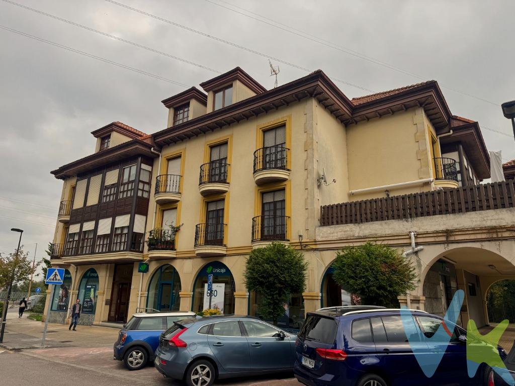 Descubre este magnífico ático situado en Cartes, en una ubicación privilegiada que combina la tranquilidad de una zona residencial con la comodidad de tener todos los servicios a mano: colegios, supermercados, zonas de ocio y una excelente comunicación con las principales vías de acceso. La vivienda destaca por sus amplios espacios y distribución funcional, diseñada para disfrutar de cada rincón:.  3 dormitorios llenos de luz natural, perfectos para descanso y privacidad.  Un salón-comedor abierto que se convierte en el corazón del hogar, ideal para compartir momentos en familia o con amigos dispone de una zona de estudio en la que se puede teletrabajar.  Una cocina americana moderna, que aporta amplitud y practicidad al espacio, favoreciendo la integración de ambientes.  Distribución pensada para la comodidad del día a día, con acabados cuidados y gran sensación de hogar. Además, este ático se encuentra en una zona tranquila, ideal para quienes buscan un refugio de paz sin renunciar a la cercanía de todo lo necesario. Su altura y orientación ofrecen una sensación de amplitud y luminosidad, creando un ambiente cálido y acogedor durante todo el año. Imagina comenzar cada mañana con la serenidad que te ofrece este entorno, y terminar el día disfrutando de un espacio pensado para tu bienestar. Si buscas un hogar con estilo, funcionalidad y en un lugar estratégico de Cantabria, este ático en Cartes es la oportunidad perfecta. Gastos de la transacción:  Compra sujeta al Impuesto de Transmisiones patrimoniales. El adquiriente deberá hacerse cargo del coste de la escritura y su inscripción en el Registro de la Propiedad. 