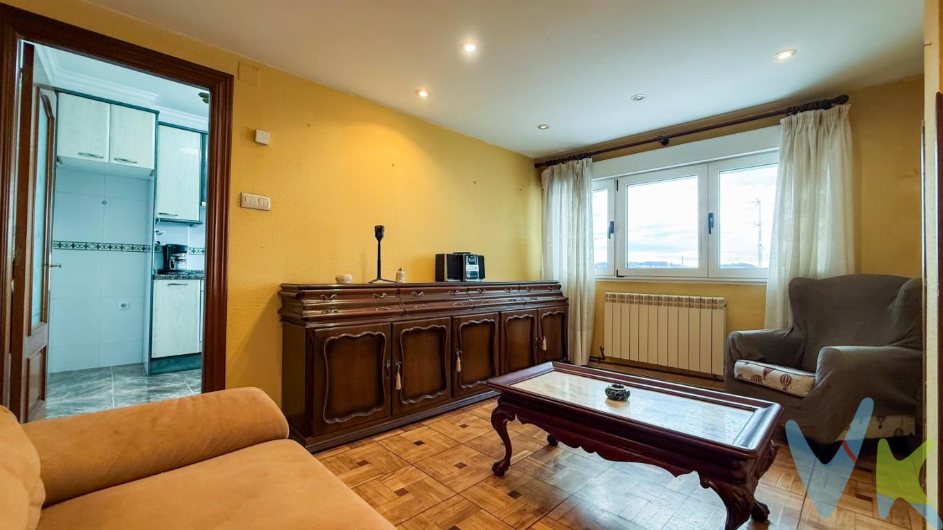 Te presentamos esta fantastica propiedad en pleno centro de Gijon, a escasos 2 minutos de la estación de Alsa y a menos de 5 de la estación de Tren. Se trata de una vivienda en una décima planta, lo cual ya te imaginas la luz y el sol que vas a recibir durante todo el día. La vivienda se distribuye en 3 dormitorios, salón amplia cocina y baño. Con la mejor orientacion que puedas imaginar, sureste-suroeste, se trata de un piso ideal para hacer tu vivienda habitual o incluso una segunda residencia. En un edificio totalmente rehabilitado tanto en su fachada principal como en los patios, y con las horas solares que recibe la vivienda, os podemos asegurar que la temperatura interior es siempre muy alta, lo cual facilita el bajo consumo de calefaccion. Con todos los comercios a pie de calle, Centro de salud Puerta la Villa, y centros educativos donde elegir la mejor opcion para tus niños, hacen de esta propiedad la opcion ideal de compra. No lo dudes más, llámanos y ven a visitarla, no te defraudará.Se informa a los interesados que el precio de venta indicado no comprende los honorarios de la agencia inmobiliaria a cargo del comprador, el Impuesto de Transmisiones Patrimoniales (ITP) ni los gastos asociados a la compraventa (notaría, registro de la propiedad y otros).