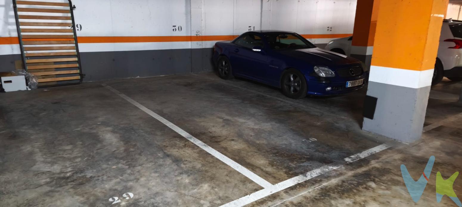  Se presenta una oportunidad única de adquirir un espacio de estacionamiento en la codiciada zona de Sotolivar - Mas del Rosari, en Paterna. Este garaje, disponible para venta inmediata, ofrece una posición estratégica en un área que combina perfectamente la tranquilidad residencial con la cercanía a las comodidades urbanas.Localizado en un edificio moderno construido en 2008, el garaje cuenta con 12 metros cuadrados útiles y un total de 25 metros cuadrados construidos. Estos generosos m2 brindan espacio suficiente no solo para el estacionamiento de vehículos, sino también para almacenamiento adicional si es necesario. La construcción moderna garantiza instalaciones en excelente estado, lo que asegura una inversión sin preocupaciones.Una característica destacable es la accesibilidad del garaje. Las amplias entradas y salidas facilitan la maniobra de cualquier tipo de vehículo, proporcionando seguridad y confort al entrar y salir. Además, la comunidad cuenta con medidas de seguridad para tranquilidad de todos sus propietarios, incluyendo sistemas de vigilancia y acceso restringido que aseguran la protección del vehículo las 24 horas del día.Su ubicación es, sin duda, una de sus principales ventajas. Sotolivar - Mas del Rosari se distingue por ser una zona de rápido crecimiento, dotada de infraestructura adecuada y conectada por vías principales que facilitan el acceso a otras partes de Paterna y Valencia. También es importante mencionar la proximidad a diversas comodidades y servicios, desde centros comerciales hasta colegios, que hacen de esta ubicación un lugar conveniente para aquellos que buscan practicidad sin sacrificar la calidad de vida.No se debe dejar de lado la posibilidad de inversión en esta atractiva zona. La expansión y el desarrollo continuo de la región hacen que la propiedad de un garaje en este lugar sea una opción prometedora, tanto para uso personal como para aquellos interesados en alquileres a largo plazo. El crecimiento sostenido de Paterna asegura que el valor de este tipo de propiedades continúe una tendencia ascendente en el futuro.El mantenimiento del edificio y sus instalaciones es gestionado por una comunidad comprometida, lo que garantiza un ambiente limpio y cuidado en todo momento. Y es que, un espacio de estacionamiento no solo ofrece conveniencia diaria, sino que también representa una inversión sólida en un mercado de bienes raíces siempre cambiante.Por todo lo mencionado, la invitación a visitar este garaje es clara. Le animamos a descubrir de primera mano todas las ventajas que esta propiedad ofrece, desde su ubicación estratégica y espacioso diseño, hasta su prometedor potencial de revalorización. No deje pasar esta oportunidad única de adquirir un espacio seguro, moderno y con una ubicación inmejorable. Coordine una visita hoy mismo y compruebe usted mismo por qué esta propiedad es una oferta que no querrá dejar escapar. En esta breve pero prometedora visita, podrá confirmar cómo esta inversión se alinea perfectamente con sus necesidades y expectativas, dándole un valor añadido a su día a día o a su portafolio de inversiones.La venta de esta propiedad se gestiona mediante contrato de MULTIEXCLUSIVA, donde más de 400 agencias colaboradoras tienen la ventaja de poder ofrecer a sus potenciales arrendatarios esta vivienda, lo que le garantiza un servicio de calidad, un trato fácil, sencillo y sin interferencias de terceros. Por este motivo, se ruega no molestar al propietario, a los ocupantes de la propiedad, a los vecinos o conserjes del edificio o urbanización si los hubiera. Si Usted es agencia inmobiliaria y tiene un cliente para este inmueble, llámenos, estaremos encantados de colaborar en ésta y otras operaciones  