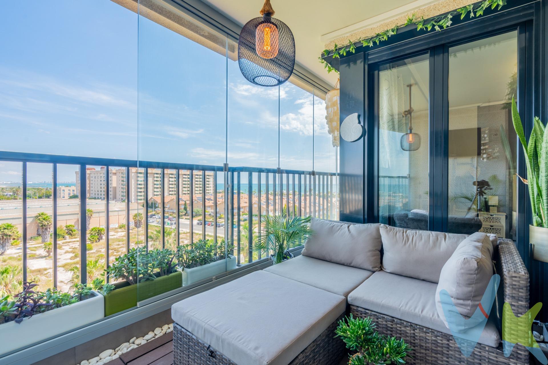 ¿Te imaginas despertar cada mañana con el sonido del mar y una vista espectacular desde tu propia terraza? Esta es tu oportunidad de vivir en un exclusivo residencial de lujo, en una de las zonas más cotizadas de la costa Valenciana. ¡Bienvenidos a tu nuevo hogar!. Características del Residencial: Ubicado en una zona privilegiada de la Playa de la Patacona,  a 150 metros de la playa, este residencial destaca por su diseño moderno y sus completas y bien mantenidas instalaciones. Seguridad 24h, con conserjes, piscina, pistas de pádel, zona infantil y salón de eventos y salón social, donde poder disfrutar del buen ambiente vecinal. Todo lo que necesitas para disfrutar de una vida cómoda, tranquila y llena de diversión, a tan solo unos pasos de la playa. Y todo esto dentro de un entorno de máxima seguridad y confort. Tu Nuevo Hogar: Esta preciosa vivienda, situada en un quinta altura, piso con orientación Norte, te ofrece la mejor de las vistas al mar. Con 2 habitaciones, una de ellas doble y otra simple, es perfecta para una pareja o una pequeña familia. La cocina independiente y equipada con electrodomésticos de primeras marcas, te permitirá disfrutar de la cocina en su máxima expresión, también cuenta con lavadero acristalado ¡mientras que el baño completo y renovado añade un toque de confort y funcionalidad. Pero lo mejor de todo… ¡la terraza acristalada! Un espacio único donde podrás relajarte y disfrutar del clima mediterráneo durante todo el año. Y lo mejor es que puedes abrir el acristalamiento en los días más soleados para sentir la brisa marina mientras contemplas la impresionante vista al mar. Esta vivienda  es un apartamento turístico, por lo que a la hora de solicitar la licencia es mucho más ágil poder obtenerla,  por si lo que buscas es rentabilidad. Comodidades adicionales: La vivienda incluye una magnífica plaza de garaje, teniendo una preinstalación de coches eléctricos y un amplio trastero justo detrás de la misma plaza, ¡lo que hará aún más fácil tu día a día!. La Zona: La Playa de la Patacona es conocida por su ambiente tranquilo, su arena dorada y su mar mediterráneo. A tan solo unos minutos de la ciudad, tendrás acceso a todos los servicios que necesitas: restaurantes, bares, bancos, centro de salud, tiendas y supermercados. Además, estarás perfectamente comunicado con el transporte público para moverte por Valencia y explorar todos sus rincones. No dejes pasar esta oportunidad única de vivir en un residencial de lujo frente al mar. Contacta con nosotros para descubrir tu nuevo hogar. ................................................................................................................................................................ Por mandato expreso del propietario, comercializamos este inmueble en exclusiva, lo que le garantiza el acceso a toda la información, a un servicio de calidad, un trato fácil, sencillo y sin interferencias de terceros. Por este motivo, se ruega no molestar al propietario, a los ocupantes de la propiedad o a los vecinos. Muchas gracias por su comprensión. Si usted es agente inmobiliario y tiene un cliente para este inmueble, llámenos: estaremos encantados de colaborar