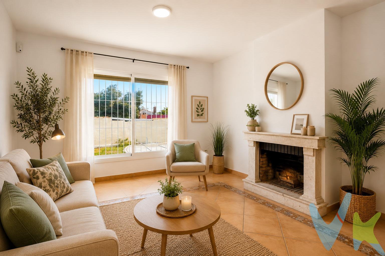 🌟Te presentamos esta maravillosa propiedad ubicada en una zona súper tranquila, ideal para disfrutar de la paz que buscas sin renunciar a la comodidad de tenerlo todo a un paso. ¡Una oportunidad única a un precio irresistible! . 🛏️ Espacio, comodidad y todo en una sola planta. Olvídate de las molestas escaleras. Esta casa destaca por su cómoda distribución a nivel único, pensada para la seguridad de los niños y la comodidad de los mayores. 🛌 3 amplios dormitorios: Espacio de sobra para las habitaciones de los niños, un cuarto de juegos o tu propio oasis de descanso. 🚿 2 baños completos: Se acabaron las colas por las mañanas. Comodidad y fluidez para el día a día familiar. 📍 Ubicación TOP: Entre el centro de Chiclana y la magia de la Costa de Cádiz 🌊☀️Vivir aquí es sinónimo de calidad de vida para toda la familia:. 🏖️ ¡Vivan las vacaciones eternas! A solo unos minutos de las mejores playas de Cádiz, como la Barrosa. Arena fina, sol y atardeceres mágicos todo el año. 🌡️ Un clima inmejorable: Disfruta de más de 300 días de sol al año y actividades al aire libre con los peques. 🚶 Todo a mano: Colegios, parques, supermercados y el encanto del centro de Chiclana a la vuelta de la esquina. ¡Olvídate del coche para el día a día!.  No olvides explorar nuestra galería virtual. Encontrarás imágenes recreadas con Inteligencia Artificial que te mostrarán las infinitas y preciosas posibilidades decorativas del lugar (sugerencias artísticas para inspirarte). Comercializamos este inmueble en exclusiva, lo que le garantiza el acceso a toda la información y un servicio de calidad. En cumplimiento del Decreto de la Junta de Andalucía 218/2005 del 11 de Octubre, se informa al cliente que los gastos notariales, registrales,honorarios, ITP y otros gastos inherentes a la compraventa no están incluidos en el precio. Igualmente disponemos de un Seguro de Caución para garantizar las cantidades entregadas a nuestra Agencia en concepto de Reserva y/o Arras. impuestos y gastos de la compraventa. El comprador puede consultar de forma oficial los impuestos aplicables (ITP, AJD, etc.) en la web de la Junta de Andalucía:. https://www.juntadeandalucia.es/organismos/economiahaciendayfondoseuropeos/areas/tributos-juego/tributos/paginas/impuestos-cedidos-transmisiones.html. Si tiene cualquier duda sobre los gastos de la compraventa, llámenos y estaremos encantados de asesorarle de forma clara y personalizada. 
