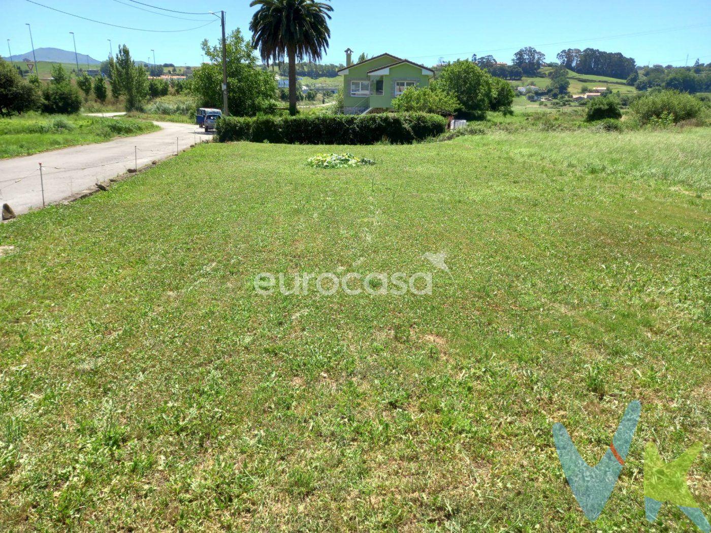 CONSTRUYE TU NUEVO HOGAR.  Este terreno ubicado en Revilla de Camargo es el sitio ideal para empezar a proyectar tus sueños.  Llevas mucho tiempo visitando viviendas que, por unas razones o por otras, no encajan con la idea que tienes en tu cabeza, no consiguen enamorarte del todo.. ¿Y si empiezas desde 0?.  En esta finca urbana de 520m2 podrás construir una preciosa casa de más de 150m2 donde tus sueños se irán haciendo realidad. Ilusiónate con el proceso de ir eligiendo el diseño, la distribución, los materiales.. y con todo aquello que va a dar forma a tu proyecto más personal.  Piensa en cómo te gustaría vivir, cómo imaginas cada espacio y da rienda suelta a tus ideas, adaptando la casa a ti y no a la inversa.  La parcela es llana y está ubicada en un lugar estratégico: a 5 minutos del centro de Maliaño, a 15 de Santander y con acceso fácil a la autovía. La zona es muy tranquila pero no aislada, por lo que tendrás muchas comodidades.  No es lo mismo construir una casa que un hogar y poder tener la oportunidad de hacer realidad uno de tus sueños es sencillamente extraordinario.  