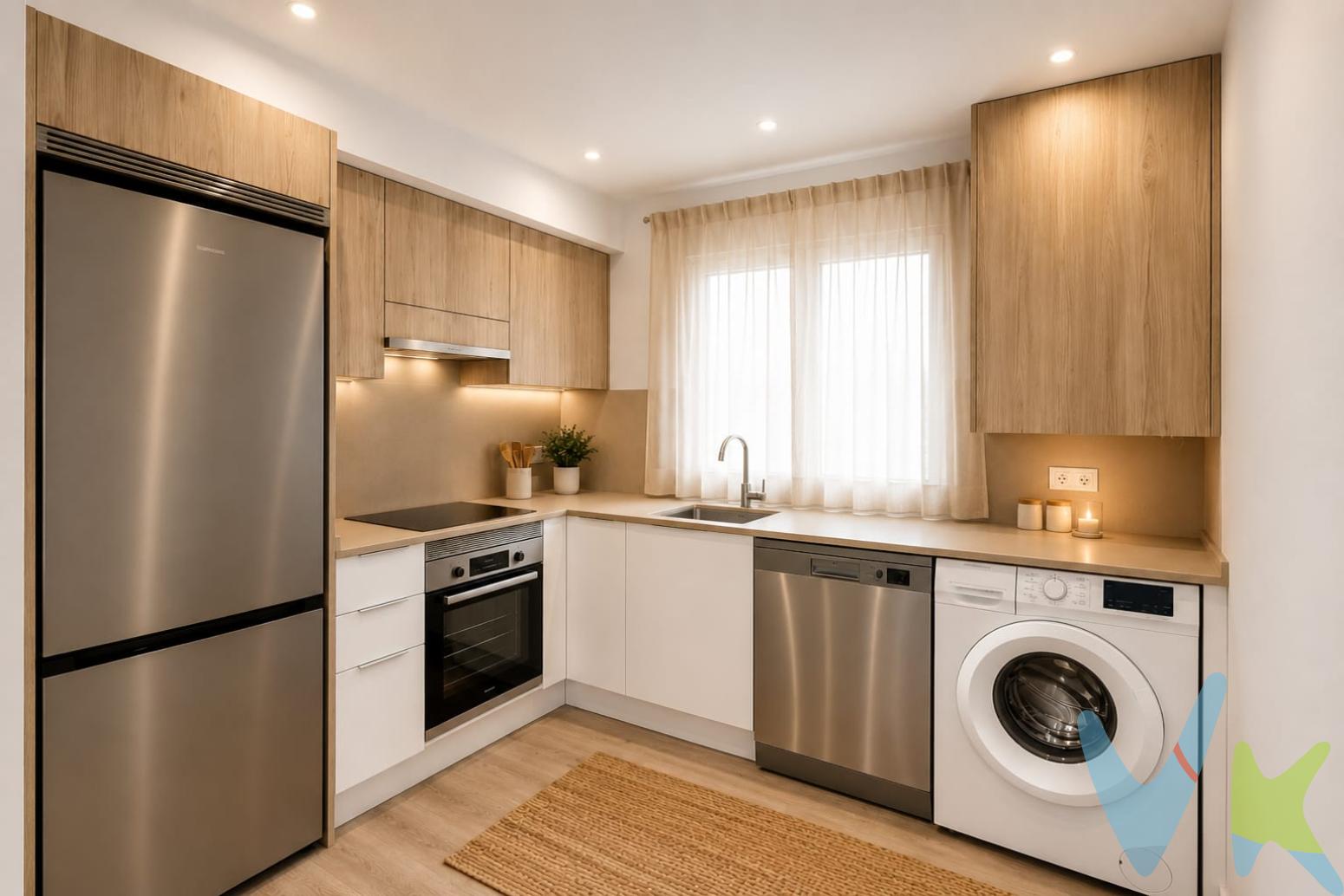 ¡Oportunidad única en la zona de Laviada, Gijón! Presentamos este acogedor piso en venta, un hogar perfecto que espera por nuevos propietarios.Situado en una planta octava, esta propiedad resulta ideal tanto para quienes buscan primera vivienda como para aquellos que desean invertir en una zona con gran demanda.El piso, con 67.69 metros cuadrados construidos, ofrece un espacio funcional y bien distribuido, totalmente reformado para maximizar el confort.Al ingresar, te recibirán cálidos espacios llenos de luz natural que fluyen a través de sus ventanas, creando un ambiente agradable y acogedor. La vivienda consta de dos habitaciones, salón con cocina americana con dos ventanas (se puede independizar) y dos baños, además de un recibidor-vestidor con ventana.Esta zona de Gijón es famosa por su estratégica posición y excelente conectividad. No dejes pasar la oportunidad de visitar este hermoso piso con todas las cualidades para convertirse en tu próximo hogar o inversión, este inmueble promete satisfacer todas tus expectativas. Gastos e impuestos no incluidos en el precio. Honorarios de intermediación inmobiliaria a cargo del vendedor.A título orientativo, en segundas transmisiones, el comprador abonará el Impuesto sobre Transmisiones Patrimoniales (ITP). Para consultar los porcentajes del ITP en Asturias puede hacerlo a través de la web oficial de servicios tributarios del Principado de Asturias https://sede.tributasenasturias.es/sites/sede/default/es_ES/Que-quieres-hacer/Transmisiones-Patrimoniales-y-AJD. La base imponible será el mayor valor entre precio de compraventa, tasación o valor de referencia catastral. Gastos de notaría y registro según aranceles variables según precio, número de copias y complejidad.  El comprador escoge libremente notario. El vendedor asume la plusvalía y el resto de gastos son del comprador. Si se precisa hipoteca: Tasación, condiciones y costes bancarios según entidad elegida por el comprador; así como los gastos de gestoría y cualesquiera otros inherentes a la formalización de la compraventa. De acuerdo con la ley, no se incluyen en el precio otros gastos o tributos que legalmente correspondan al comprador.. El consumidor tiene derecho, conforme a la normativa vigente, a disponer de información y documentación adicional relativa al inmueble y condiciones de la compraventa, accesible en la sede física . La agencia actúa exclusivamente como intermediaria en la operación. Cualquier compraventa y sus condiciones quedan sujetas en todo caso a la aceptación expresa del vendedor del inmueble y a la posterior formalización del correspondiente contrato. El presente anuncio tiene carácter meramente informativo; la información suministrada se corresponde con la disponible a la fecha de publicación, pudiendo variar en función de las circunstancias o actualizaciones legales, contractuales y fiscales.