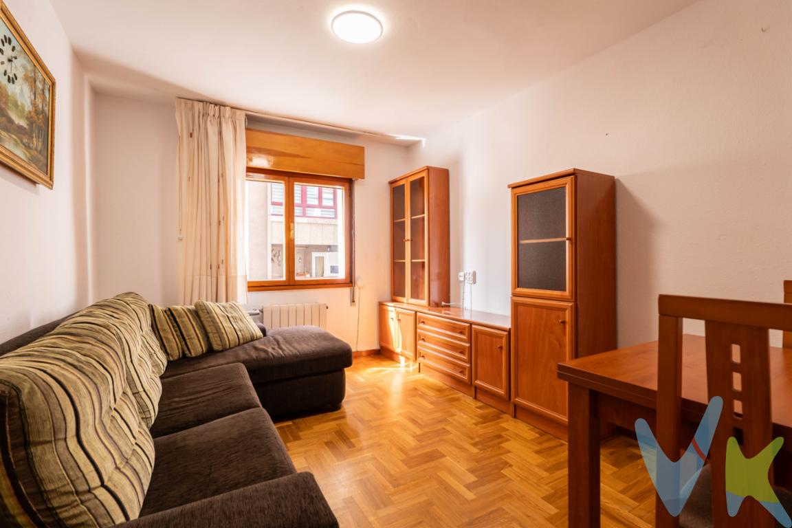 Te presentamos esta bonita vivienda en la zona del Natahoyo, de dos dormitorios, salón, Cocina con pequeña terraza y baño con ventana, muy cerca de la playa de Poniente y del Parque de Moreda. En una zona de gran expansión, con grandes proyectos constructivos en marcha, 
