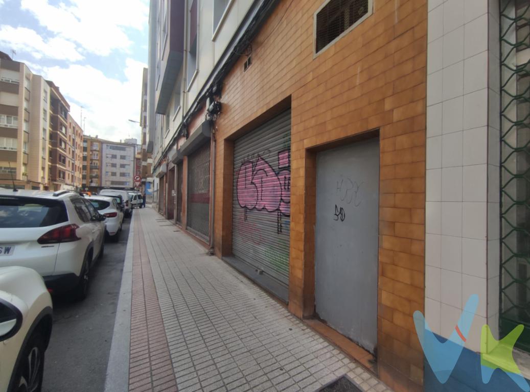 Ponemos a la venta este local en la calle Reconquista 20, de unos 45m2, junto al colegio Los Jesuítas, a menos de 10 minutos del parque de Begoña, y rodeado de varios locales comerciales. Se trata de un local que en su día llegó a ser un kiosko de referencia en el barrio, y actualmente sería ideal para una amplio trastero, o para un almacén de stock. Con 5 metros de fachada a la calle y con baño interior, como ves, no le falta detalle. Llámanos y ven a visitarlo que seguro te encaja en alguna de tus ideas profesionales.Se informa a los interesados que el precio de venta indicado no comprende los honorarios de la agencia inmobiliaria al comprador, el Impuesto de Transmisiones Patrimoniales (ITP) ni los gastos asociados a la compraventa (notaría, registro de la propiedad y otros)