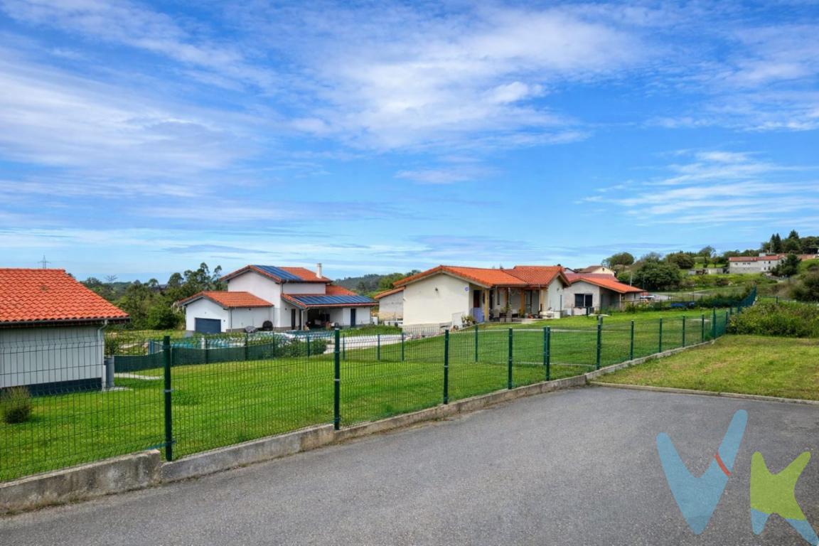  ¡Descubre una oportunidad única en Pruvia de Arriba! Presentamos una excepcional finca edificable en venta, perfecta para aquellos que sueñan con construir el hogar ideal o iniciar un proyecto inmobiliario en una ubicación envidiable. Esta propiedad se encuentra en un entorno tranquilo y natural, lo que garantiza privacidad y serenidad, pero también ofrece la comodidad de tener conexiones de transporte cercanas y a 10 minutos de Gijón y OviedoLa finca es llana, completamente cerrada ,dentro de urbanización abierta que proporciona seguridad y delimita claramente el espacio disponible, lo que facilita la planificación de futuras construcciones.Los límites bien definidos aseguran que podrás aprovechar al máximo cada metro cuadrado de este terreno, haciendo de él un lienzo perfecto para tus ideas. Una de las grandes ventajas de esta propiedad es la proximidad de una parada de autobús, lo que la conecta fácilmente con los servicios y comodidades de las áreas cercanas, centros comerciales, colegios ,Club de Golf  La barganizaLa flexibilidad que ofrece esta propiedad asegura que cualquier proyecto podrá ser adaptado para conservar el encanto del entorno natural sin sacrificar comodidad y modernidad.Al visitar la finca, te darás cuenta inmediatamente del potencial que posee y la tranquilidad que emana, es un entorno que inspira a soñar y a planificar a lo grande, un lugar donde tus proyectos pueden cobrar vida en un ambiente apacible y acogedor. Cualquier inversión aquí, sin duda, te brindará satisfacciones duraderas y un espacio donde crear recuerdos valiosos.Invitamos a todos los interesados a visitar esta propiedad para experimentar en persona el encanto y las ventajas que ofrece. Haz una cita y permítenos mostrarte cada detalle de esta excepcional finca ,estamos seguros de que quedarás encantado con todo lo que tiene para ofrecer. Es una oportunidad que no se presenta todos los días. ¡Esperamos tu visita para poder ayudarte a descubrir el futuro que puedes construir aquí!El precio NO incluye: Impuestos, gastos de Notaría, registro y honorarios de los servicios contratados por los compradores a la Agencia Inmobiliaria.La finca paga el 21% de IVA .Para consultar los porcentajes del ITP en Asturias puede hacerlo a través de la web oficial de servicios tributarios del Principado de Asturias https://sede.tributasenasturias.es/sites/sede/default/es_ES/Que-quieres-hacer/Transmisiones-Patrimoniales-y-AJD. Gastos de notaría y registro según aranceles variables según precio, número de copias y complejidad.El comprador escoge libremente notario. El vendedor asume la plusvalía y el resto de gastos son del comprador. Si se precisa hipoteca: Tasación, condiciones y costes bancarios según entidad elegida por el comprador; así como los gastos de gestoría y cualesquiera otros inherentes a la formalización de la compraventa. De acuerdo con la ley, no se incluyen en el precio otros gastos o tributos que legalmente correspondan al comprador. El consumidor tiene derecho, conforme a la normativa vigente, a disponer de información y documentación adicional relativa al inmueble y condiciones de la compraventa, accesible en la sede física de la Agencia Eurocasa Gijón, en Santa Doradía, nº 14-Bajo, en Gijón, o a través del correo electrónico info@eurocasagijon.com. La agencia actúa exclusivamente como intermediaria en la operación. Cualquier compraventa y sus condiciones quedan sujetas en todo caso a la aceptación expresa del vendedor del inmueble y a la posterior formalización del correspondiente contrato. El presente anuncio tiene carácter meramente informativo; la información suministrada se corresponde con la disponible a la fecha de publicación, pudiendo variar en función de las circunstancias o actualizaciones legales, contractuales y fiscales. 