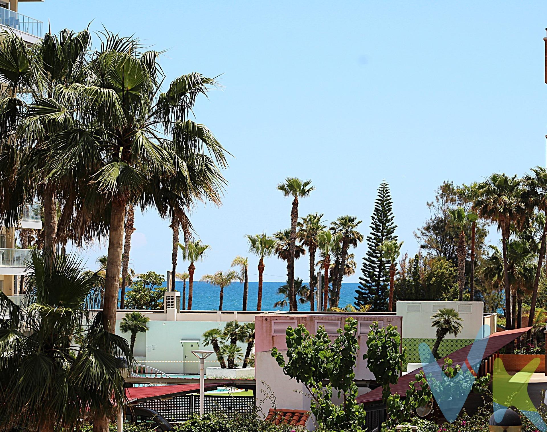 Descubre el apartamento de tus sueños en la exclusiva zona de Marina D´Or, donde la elegancia y la funcionalidad se unen para ofrecerte una experiencia de lujo en la playa. Disfruta de unas vistas despejadas desde la terraza de este apartamento de diseño moderno y funcional en un entorno relajante. La vivienda esta distribuida en, salón comedor espacioso y luminoso, perfecto para recibir familiares y amigos, cocina independiente totalmente equipada, dos habitaciones dobles con armarios empotrados, uno de ellos con baño en suite para tu máxima privacidad y baño de invitados con plato de ducha. Además tiene asignada una plaza de parking para estacionar tu vehículo de manera segura y cómoda, cuenta con zona infantil para que los peques  puedan jugar y divertirse  y piscina comunitaria para refrescarse y disfrutar del sol. Este apartamento en Marina D´Or es el lugar perfecto para disfrutar de la una vida relajada y sofisticada en la playa. No pierdas la oportunidad de hacer de este apartamento tu hogar y experimentar la vida de lujo que te mereces. . A pie de playa, Marina d'Or – Ciudad de Vacaciones, y dentro sus 500.000 metros cuadrados de zonas verdes y ajardinadas, ofrece 24.000 metros cuadrados de césped natural en primera línea, ideales para tus vacaciones con niños y una alternativa perfecta al resto de playas de arena del complejo. Esta zona verde, está equipada con kioscos de playa, zona náutica y jardines, hacen las delicias de niños y mayores. Los metros útiles son aproximados. Este inmueble es en exclusiva, con lo que le facilitamos cualquier información sobre la vivienda. Por este motivo, solicitamos no molesten al propietario, ocupantes de la propiedad, vecinos o conserje de la comunidad. . Muchas gracias por su comprensión. El precio indicado puede sufrir variaciones. En todos los casos los precios expuestos son más impuestos y gastos derivados de la transmisión del inmueble. 