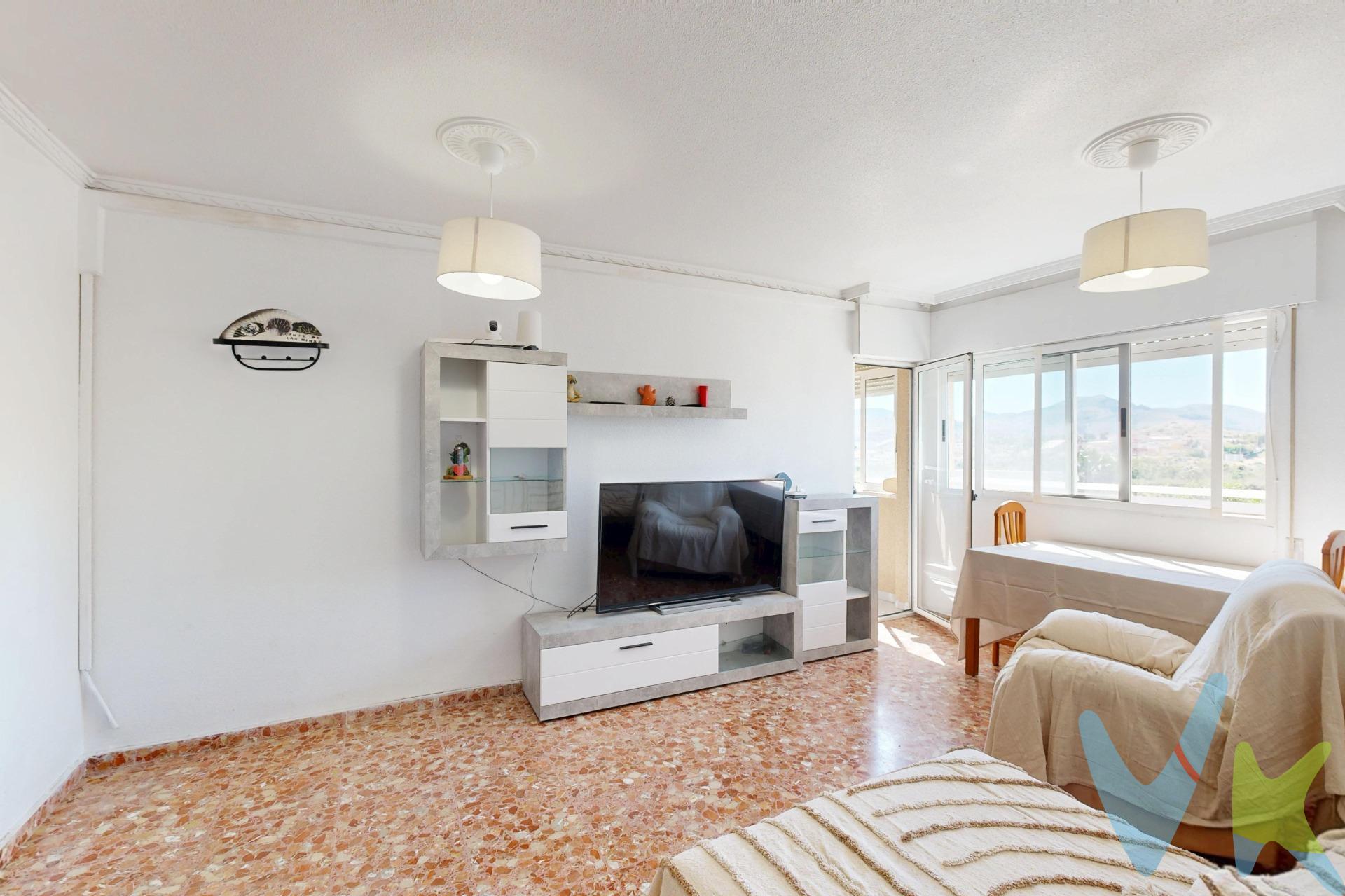 Te presentamos este amplio y luminoso piso situado en la codiciada zona del Paseo Alfonso XIII. Ubicado en un tercer piso, esta propiedad cuenta con una generosa distribución que incluye cuatro dormitorios perfectos para familias o personas que buscan espacio extra. Dispone de dos cuartos de baño, siendo uno de ellos privado tipo suite. El salón es especialmente soleado y ofrece acceso a un balcón cerrado con cerramiento de aluminio, donde podrás disfrutar de vistas encantadoras durante todo el año. La cocina está completamente amueblada e incluye galería independiente para mayor comodidad funcionalidad al cocinar. Además, como valor añadido contarás con una plaza de garaje accesible desde el ascensor así como un espacioso trastero ideal para guardar todos tus objetos personales y pertenencias adicionales sin preocupaciones por falta de espacio. A continuación, te informamos de los gastos de compra no incluidos en el precio, para garantizar un proceso claro y tranquilo:. PVP: 179.000€. No incluye gastos, impuestos y demás gastos que legalmente correspondan al comprador: ITP del 7,75% con carácter general; existen excepciones según normativa aplicable (1). Base imponible el mayor valor entre el precio de venta o el valor referencia catastral. Gastos Notaría y Registro: 1.890€ aprox. según complejidad y aranceles vigentes (2). Financiación: gastos de hipoteca, tasación y gastos bancarios a cargo del comprador, según su necesidad y elección. Servicio doble de intermediación: Honorarios inmobiliaria a cargo del comprador: 3% precio final, más IVA (21%), salvo acuerdo contrario tras negociación, no incluidos en PVP. Operación y condiciones de compraventa sujeta a aceptación expresa del vendedor. Para acceder a información y documentación legalmente exigible por el consumidor: gesprocasa.es/consumidor. (1) Para una información exhaustiva sobre el funcionamiento, tipos impositivos y bonificaciones del ITP en la Región de Murcia, puedes consultar el portal oficial de la Agencia Tributaria Autonómica en el siguiente enlace: agenciatributaria.carm.es/ITPAJD. (2) Tarifas notariales y registrales reguladas en Anexo I Del Real Decreto 1426/1989 y, Anexo I Del Real Decreto 1427/1989, respectivamente. 