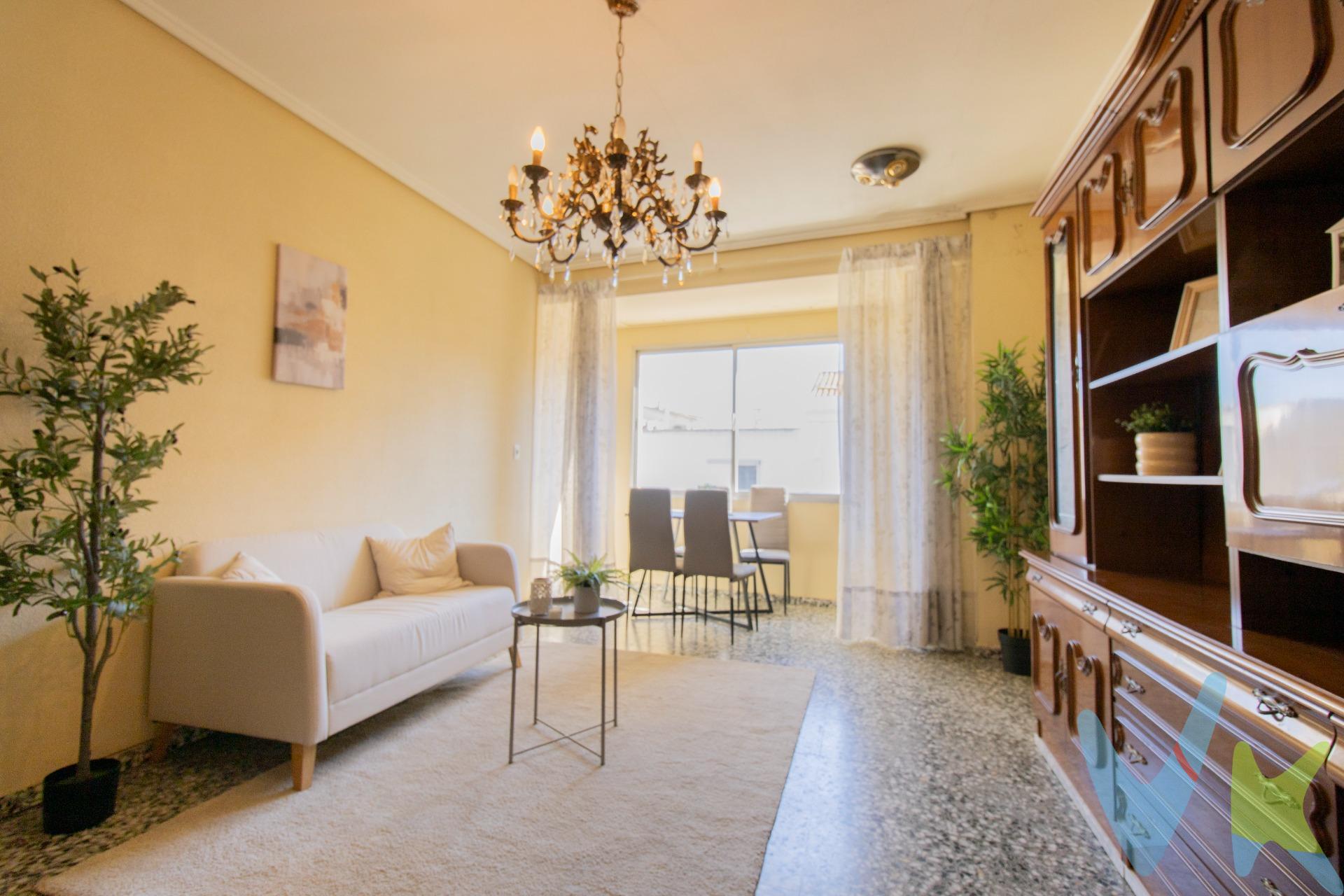 Descubre esta encantadora Casa de Pueblo en la tranquila localidad de Albuixech, ubicada en l´horta nord de Valencia. . Con una generosa superficie construida de 365 m², esta propiedad se presenta como una oportunidad única para aquellos que buscan comodidad y calidad. . La casa cuenta con dos amplias habitaciones dobles y otras dos adicionales que ofrecen versatilidad según tus necesidades familiares o personales. Disfruta del confort adicional proporcionado por sus dos baños bien equipados. . En el exterior, encontrarás un amplio patio trasero ideal para reuniones familiares o momentos relajantes al aire libre. . Además de un solar en la parte de detrás de la vivienda, la cual tendrías infinitas oportunidades. El precio ofertado no incluye los gastos de la compraventa, impuestos, ni honorarios de la agencia inmobiliaria. Este texto tiene carácter publicitario y la información contenida puede estar sujeta a cambios. El texto puede contener errores. ¡Llámanos y solicita tu visita sin compromiso!