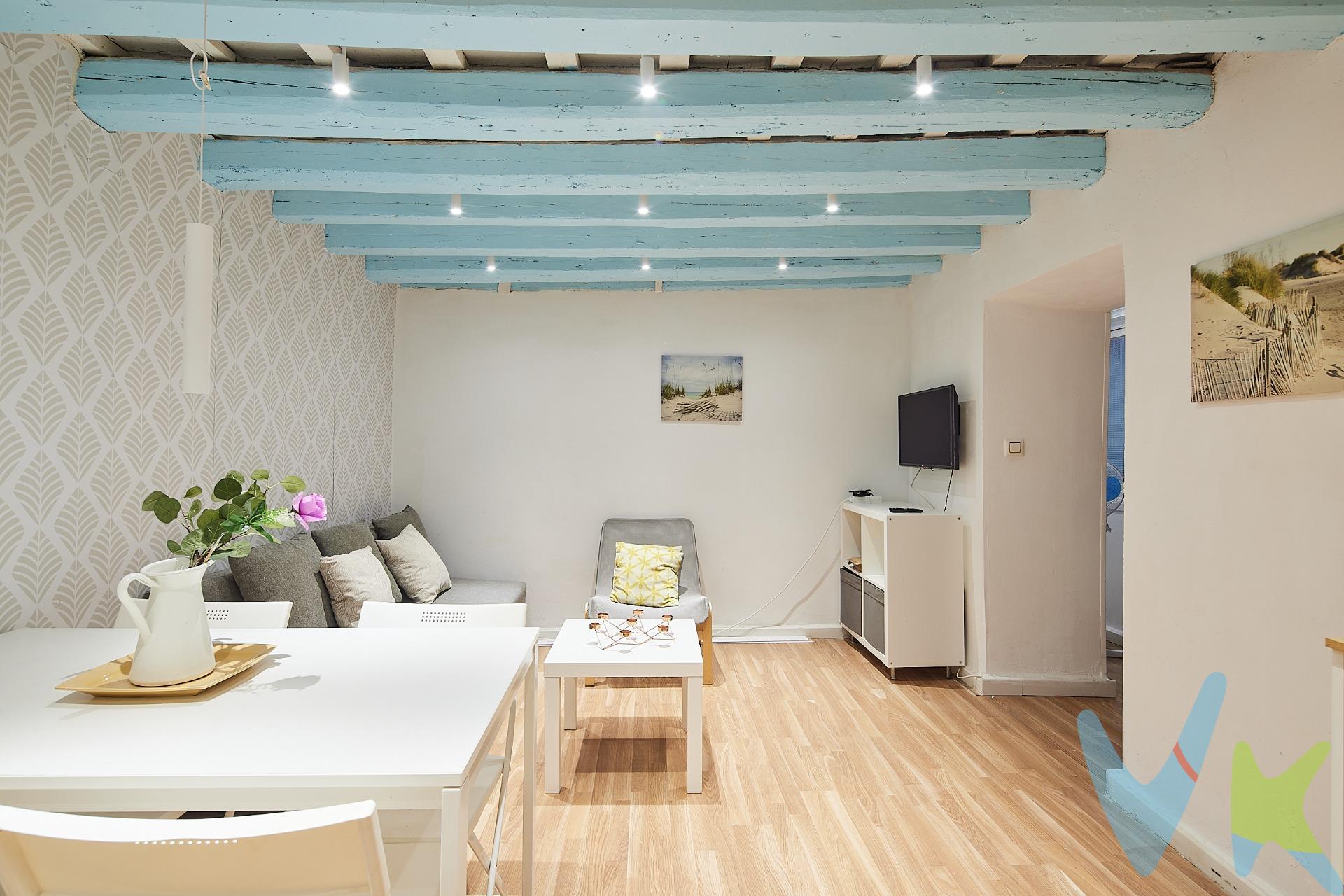 Presentamos este atractivo piso ubicado en la Calle Sagasta, una zona privilegiada cerca del Campo del Sur y a solo 500 metros de la hermosa Playa de La Caleta. Con un precio competitivo de 195.000€, esta propiedad cuenta con una superficie construida de 75 m2 construidos y útiles 58 m2, ofreciendo dos habitaciones dobles y una sencilla ideales para estudiantes o familias pequeñas. El inmueble se encuentra en buen estado general y tiene orientación oeste que proporciona luz natural durante gran parte del día. Además, está dotado con todas las comodidades necesarias gracias a su proximidad a autobuses cercanos, colegios e instalaciones sanitarias como hospitales; también incluye zonas infantiles perfectas para el esparcimiento familiar. Es importante destacar que actualmente se encuentra alquilado hasta Junio del año 2026 por un alquiler mensual muy atractivo (1075€), incluyendo suministros de agua y wi fi. Luz no incluida. Existe opción para venderlo libre arrendatarios desde febrero mismo si así­ lo desea el comprador/inversor interesado.Puede ser ideal no solo como hogar habitual sino tambiénn como inversión estratégica dadas las circunstancias actuales. *Gastos, impuestos y honorarios de la agencia no incluidos