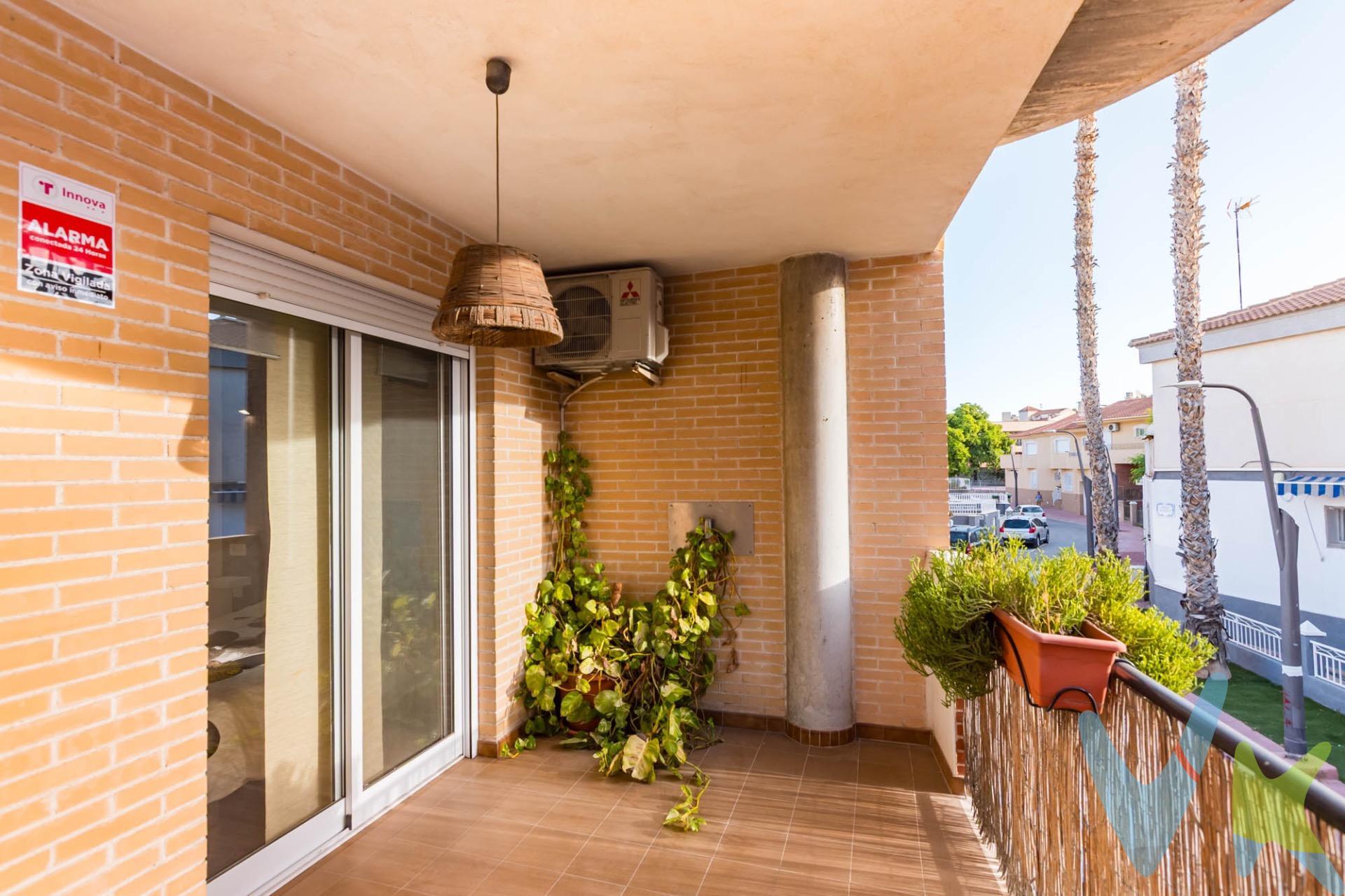Crea el hogar que siempre has soñado en este magnífico piso en Lorquí, ideal para aquellos que buscan comodidad y calidad de vida. Con una superficie construida de 118 m² y útil de 98 m², esta propiedad se encuentra en perfectas condiciones para entrar a vivir. Su orientación sur permite disfrutar del sol durante gran parte del día, creando un ambiente cálido y acogedor. El inmueble cuenta con tres habitaciones: una doble y dos sencillas, proporcionando el espacio necesario tanto para familias como para profesionales que trabajan desde casa. Además dispone de dos baños completos adaptados a las necesidades actuales. Este piso también incluye importantes extras como plaza de parking privado,trastero, terraza perfecta para relajarse o disfrutar al aire libre, así como acceso cercano a autobuses facilitando la movilidad por la región. La ubicación es excelente ya que está rodeada por zonas infantiles ideales para los más pequeños; todo pensado para tu confort diario . Por solo €139900 tienes la oportunidad única no sólo adquirir un hogar sino invertir en tu futuro familiar! No dudes en contactarnos. PVP: 139.900€. No incluye gastos, impuestos y demás gastos legalmente correspondan al comprador: ITP del 7,75% con carácter general; existen excepciones según normativa aplicable (1). Base imponible el mayor valor entre el precio de venta o el valor referencia catastral. Gastos Notaría y Registro: 1.900€ aprox. según complejidad y aranceles vigentes (2). Financiación: gastos de hipoteca, tasación y gatos bancarios a cargo del comprador, según su necesidad y elección. Servicio doble de intermediación: Honorarios inmobiliaria a cargo del comprador: 3% precio final con un mínimo de 3.000€, más IVA (21%), salvo acuerdo contrario tras negociación, no incluidos en PVP. Operación y condiciones de compraventa sujeta a aceptación expresa del vendedor. Para acceder a información y documentación legalmente exigible por el consumidor: https://www.inmotasa.es/consumidor/ .  Comercialización en multiexclusiva: Por mandato expreso del propietario, este inmueble se comercializa en multiexclusiva, lo que garantiza un acceso completo a la información, un servicio profesional y una gestión ordenada, sin interferencias de terceros. Si eres agente inmobiliario y tienes un cliente interesado, estaremos encantados de colaborar.    Una compra tranquila y bien acompañada: Al contactar directamente con nosotros, evitarás molestias innecesarias a la propiedad. Nos encargamos de toda la intermediación, facilitándote la documentación, la información necesaria y un trato cercano, claro y sin complicaciones.  (1) Para una información exhaustiva sobre el funcionamiento, tipos impositivos y bonificaciones del ITP en la Región de Murcia, puedes consultar el portal oficial de la Agencia Tributaria Autonómica en el siguiente enlace: agenciatributaria.carm.es/ITPAJD. (2) Tarifas notariales y registrales reguladas en Anexo I Del Real Decreto 1426/1989 y, Anexo I Del Real Decreto 1427/1989, respectivamente.
