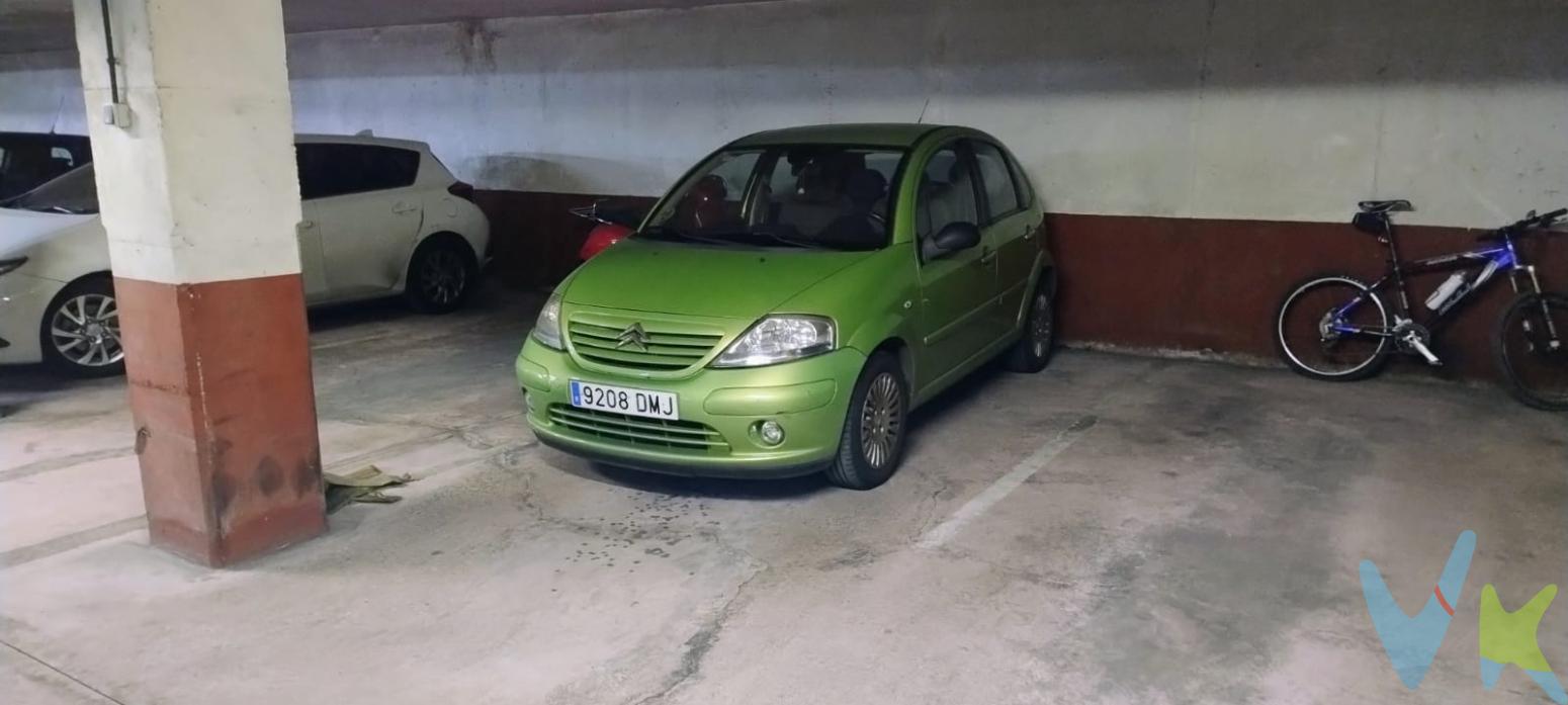 En la zona Laviada, en la calle Avilés, ponemos a la venta esta amplia plaza de garaje y de fácil acceso.Sita en la planta segunda del sótano, con amplias zonas para su maniobra.  con una superficie de 11 metros útiles y 18 metros construidos, es una increíble oportunidad para aquellos que buscan seguridad y comodidad.La ubicación en la zona de Laviada garantiza un entorno tranquilo y seguro, ideal para aquellos que valoran la privacidad y la comodidad.Este garaje es perfecto tanto para residentes de la zona que necesitan un espacio adicional para sus vehículos, como para aquellos que buscan una inversión segura en un mercado en constante crecimiento. s vías de comunicación y transporte público, este garaje ofrece una ubicación estratégica que facilita el desplazamiento y la movilidad en la ciudad.No pierdas la oportunidad de visitar este garaje. Ven a conocerlo y descubre todas las posibilidades que ofrece este inmueble en una de las zonas más exclusivas de la ciudad. El precio no incluye gastos de notaría, registro e impuesto de transmisiones.