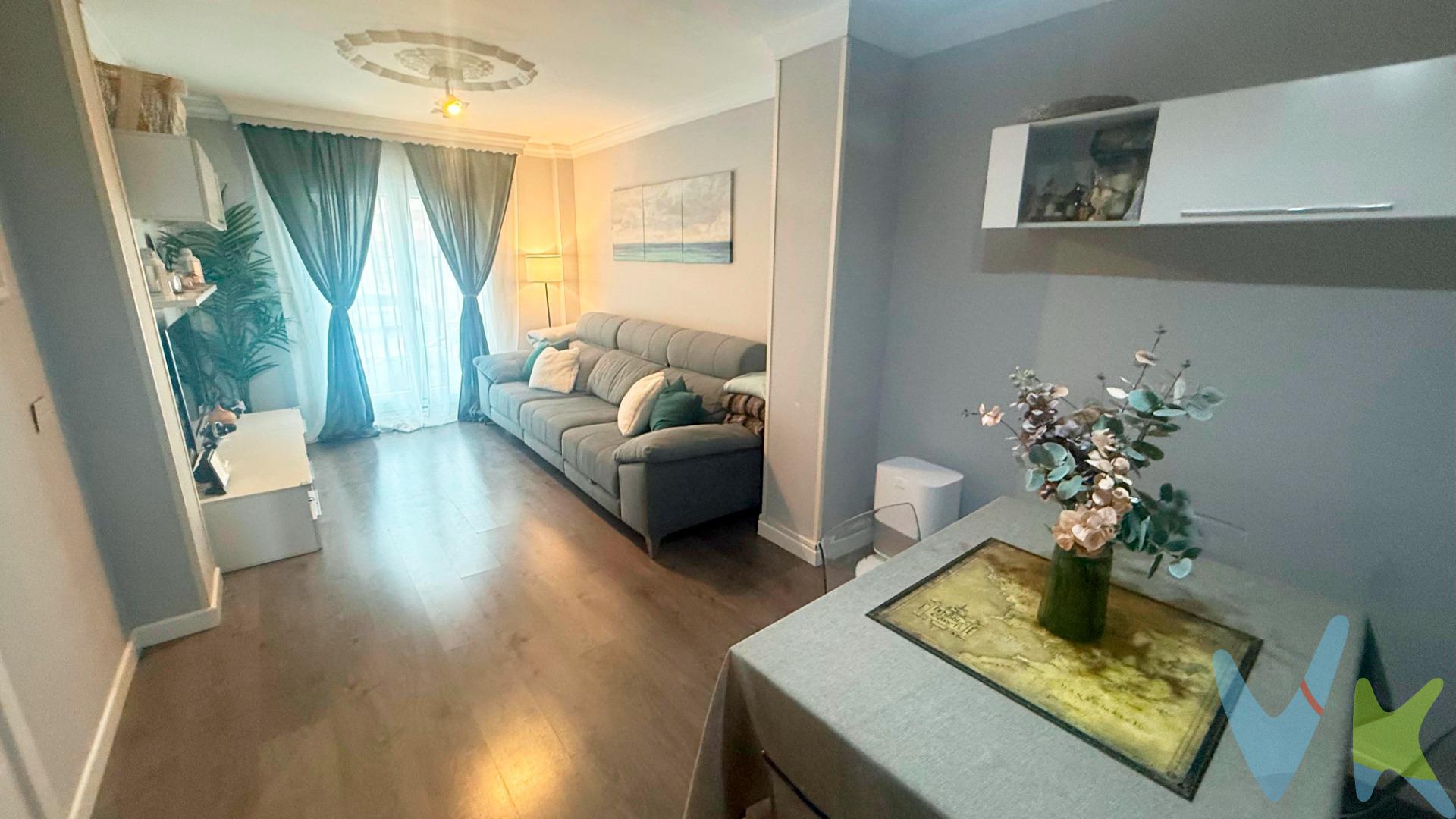 Exclusiva vivienda unifamiliar totalmente reformada en una de las zonas residenciales más consolidadas de Chiclana de la Frontera, a solo 15 minutos de la playa. Ubicada en Huerta del Rosario, esta propiedad combina tranquilidad, amplitud y una ubicación estratégica: autovía a 5 minutos, comercios, centros educativos, zonas deportivas y parques a escasos pasos. La vivienda, con 135 m² distribuidos en dos plantas, destaca por su cuidada reforma y excelentes calidades. Dispone de 3 dormitorios, 2 baños, salón, cocina independiente equipada con amplio comedor, patio interior privado, porche  delantero y garaje privado cerrado con altillo. Materiales seleccionados para el confort diario: tarima flotante, cerramientos de doble acristalamiento, aire acondicionado en todas las estancias, puertas nuevas y cocina con encimera de Silestone y agua por ósmosis. VENGA A VISITARLA !!!. Una propiedad pensada para quienes buscan calidad de vida, comodidad y una inversión segura en una zona con alta demanda. LE GUSTARA !!. En cumplimiento de las obligaciones de información previstas en la Ley 10/2025, de 28 de diciembre, de servicios de atención a la clientela y transparencia, así como en la normativa sectorial vigente, se hace constar que el precio indicado no incluye los gastos e impuestos inherentes a la adquisición, los cuales se desglosan a continuación:. •	Impuesto sobre Transmisiones Patrimoniales (ITP): Se aplicará el tipo impositivo vigente en la Comunidad Autónoma de Andalucía (generalmente el 7% (7% de 229.900 = 16.093 €), sin perjuicio de tipos reducidos del 3,5%, 1,2% o 1% aplicables según las circunstancias personales del comprador o las características del inmueble). El impuesto se devenga sobre el Valor de Referencia de Catastro o el precio de venta, aquel que resulte superior. •	Gastos de Notaría: Los honorarios notariales se calcularán conforme al arancel oficial regulado en el Anexo I, del Real Decreto 1426/1989, de 17 de noviembre, por el que se aprueba el arancel Notarial. (Cálculo aproximado: 1.500 €, de los que la parte vendedora abonará el coste de la Escritura matriz y la parte compradora, las copias). Más información: https://www.boe.es/buscar/act.php?id=BOE-A-1989-28111 . •	Gastos de Registro: La inscripción en el Registro de la Propiedad se facturará según el arancel oficial establecido en el ANEXO I, del Real Decreto 1427/1989, de 17 de noviembre, por el que se aprueba el arancel Notarial. Más información: https://www.boe.es/eli/es/rd/1989/11/17/1427. •	Financiación externa: En el caso de necesitar financiación, habrá que sumar los gastos de la Entidad financiera (Gestoría, tasación, seguros,…) . •	Honorarios Agencia del Vendedor: incluidos en el PVP. •	Honorarios Agencia del comprador: La agencia informa que los honorarios ascenderán a un 4% + IVA, sobre el valor de compra. Para una información exhaustiva sobre el funcionamiento, tipos impositivos y bonificaciones del ITP en Andalucía, puede consultar el portal oficial de la Agencia Tributaria de la Junta de Andalucía en el siguiente enlace:. https://www.juntadeandalucia.es/organismos/economiahaciendayfondoseuropeos/areas/tributos-juego/tributos/paginas/impuestos-cedidos-transmisiones.html; . La agencia dispone de documentación e información adicional relativa al inmueble, que podrá ser solicitada por el consumidor. A su vez, disponemos del Documento Informativo Abreviado de la propiedad (Según Decreto 218/2005, del 11 de Octubre) y de Seguro de Caución, para la protección del dinero entregado como señal para la Reserva de una vivienda. La agencia efectúa una labor de intermediación, por lo que las condiciones finales de la compraventa quedas sujetas a la aceptación expresa de la parte vendedora y a la ulterior formalización del contrato. 