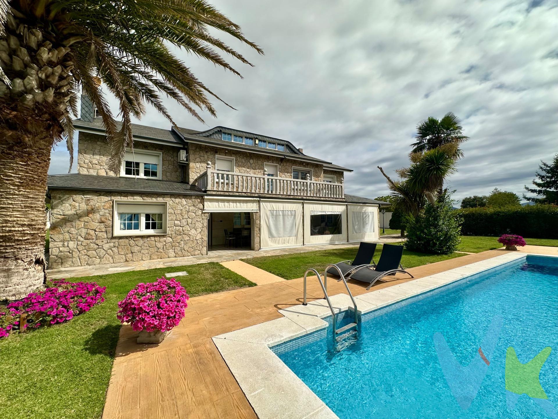 PONFEFINCAS te presenta esta espectacular casa con terreno en Camponaraya. El inmueble está ubicado en la localidad de Camponaraya y con una superficie total construida de 340 m² y útil de 300 m², esta propiedad es ideal para familias que buscan comodidad y espacio. La casa cuenta con un generoso terreno vallado que abarca más de 3101 m², perfecto para disfrutar del aire libre. Dispone de cuatro amplias habitaciones dobles junto a dos sencillas, utilizadas actualmente como salita de estar y despacho, permitiendo alojar cómodamente a familiares o invitados. Además, encontrarás tres baños, dos completos y un aseo. Entre los destacados extras se incluye zona de garaje para varios vehículos, una espectacular piscina donde podrás relajarte durante el verano y una zona exterior de comedor ideal para disfrutar de las reuniones familiares. La conservación general del chalet permite entrar directamente a vivir sin necesidad realizar reformas significativas como residencia principal. . *Por mandato expreso del propietario, comercializamos este inmueble en exclusiva, lo que garantiza el acceso a toda la información, a un servicio de calidad, en un trato fácil, sencillo y sin interferencias de terceros. Por este motivo, se ruega no molestar al propietario, a los ocupantes de la propiedad o a los vecinos. Muchas gracias por su comprensión*. 