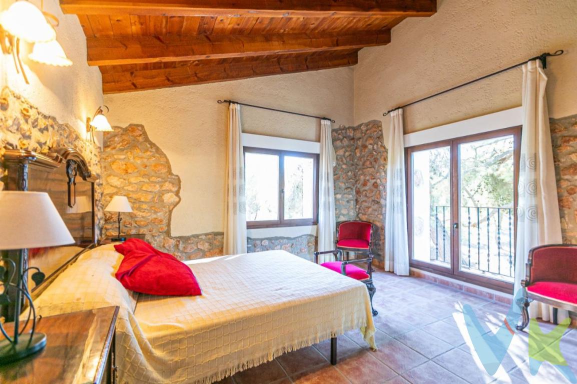 Os presentamos esta maravilla casa rural, situada en un enclave privilegiado, en el municipio de Bocairent, más de 25.000m2 de naturaleza (ampliables a 200.000m2), donde podrás crear desde mágicos eventos, o destinarlo a zona de camping y caravanas...El complejo se divide en dos áreas, por una parte, un hotel, con 9 habitaciones, recepción, restaurante, reservados para celebraciones y una cocina profesional. Donde cada una de sus habitaciones ha sido decorada e identificada con un nombre que la identifica. ..Todas las habitaciones están dotadas de acceso electrónico con tarjeta, baño, zona de descanso y zona de estar...Y por otra parte se encuentra la casa rural, distribuida en 5 apartamentos, totalmente independientes y equipados para una familia o grupo de amigos enteros...Cada uno de ellos dispone de habitaciones, cocina, salón, baño, terraza...Y como zonas comunes un paellero, zona de deportes, terrazas, naturaleza, y miles de rincones especiales harán gozar a cada uno de sus inquilinos y huéspedes...Es un negocio de gran rentabilidad, el que ha funcionado durante años, haciendo unir su nombre con calidad.__________________  Nuestro servicio con cada uno de nuestros clientes es en exclusividad, por lo que nosotros le garantizamos un servicio de calidad y sencillo sin interferencias de terceros, nuestra inmobiliaria trabaja con exclusividad compartida, por lo que estaremos encantados de colaborar con cualquier agencia o particular que esté interesado en el inmueble. Por ese motivo, se ruega no molestar al propietario o inquilinos de la propiedad. Si usted es un posible cliente o agente inmobiliario, interesado en esta propiedad, no dude en llamarnos a nosotros, estaremos encantados de colaborar. El precio indicado no incluye los honorarios de intermediación inmobiliaria, que deberán ser abonados por el comprador de forma independiente.