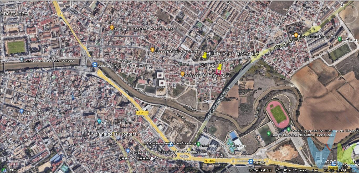 Presentamos una excepcional oportunidad para inversores y desarrolladores interesados en el sector inmobiliario. Esta parcela urbana, que abarca un total de 746 metros cuadrados, se encuentra situada en una ubicación estratégica que promete alto potencial de crecimiento y rentabilidad. El terreno cuenta con un proyecto para la construcción de hasta 19 viviendas, lo cual representa no solo una inversión sólida sino también la posibilidad realista de contribuir al desarrollo habitacional en la zona. La proximidad a servicios esenciales como transporte público, escuelas y comercios aumenta aún más su atractivo tanto para futuros compradores o inquilinos como para quienes buscan diversificar su portafolio inmobiliario. No deje pasar esta oportunidad única; contáctenos hoy mismo para obtener más información sobre este prometedor proyecto urbanístico. Comercializamos este inmueble en exclusiva, lo que le garantiza el acceso a toda la información y un servicio de calidad único y personalizado. En cumplimiento del Decreto de la Junta de Andalucía 218/2005 del 11 de Octubre, se informa al cliente que los gastos notariales, registrales, ITP y otros gastos inherentes a la compraventa no están incluidos en el precio. Igualmente disponemos del Documento Informativo Abreviado de la Propiedad (D.I.A) , y de un Seguro de Caución para garantizar las cantidades entregadas a nuestra Agencia en concepto de Reserva y/o Arras. . 